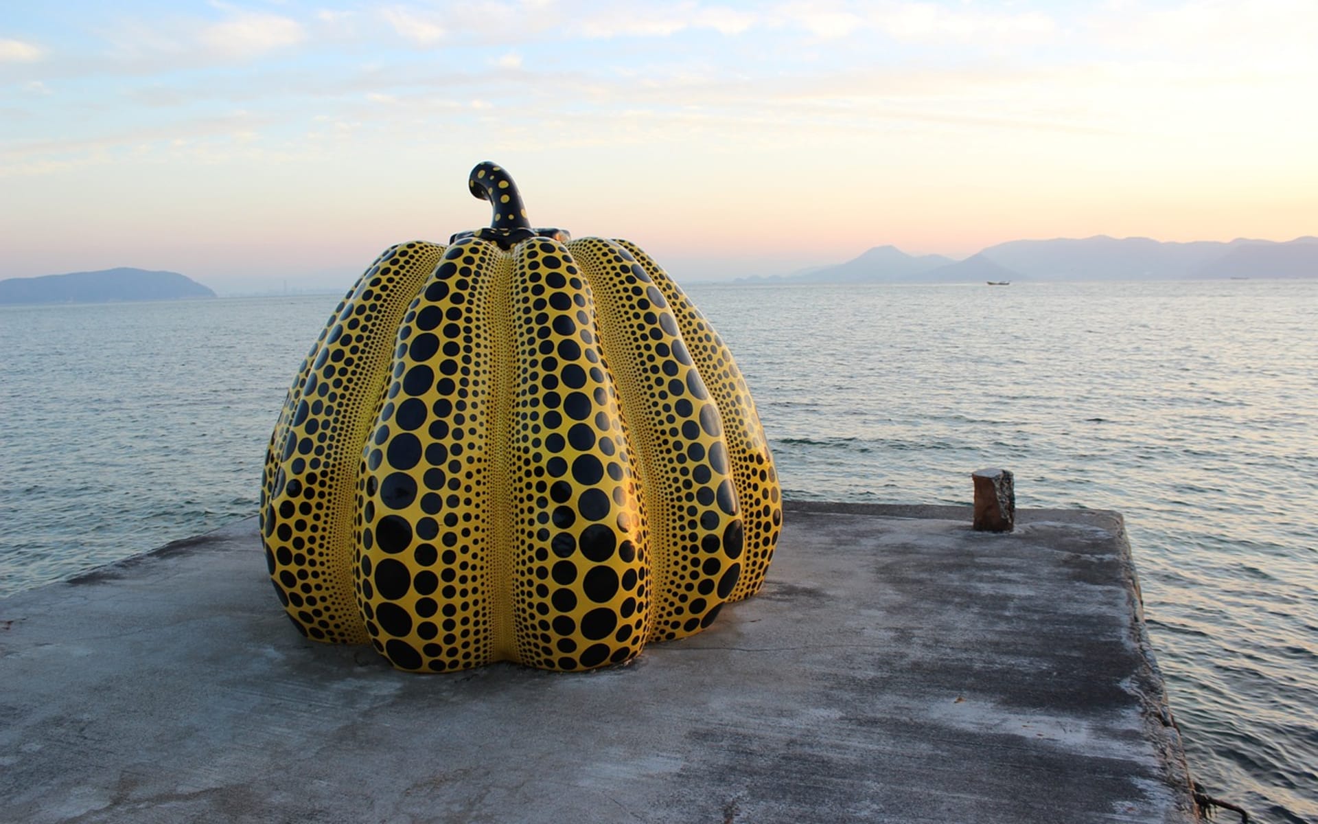 Naoshima_Pumpkin_Free_Stock_Image_Unsplash_CCAndrew_t8_hq1kjb-1