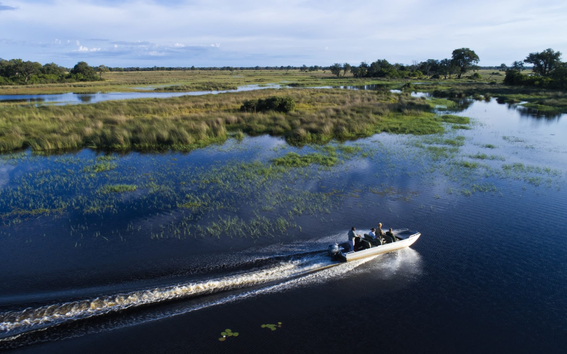 North_Island_Okavango_Boating_mzjtfe-1
