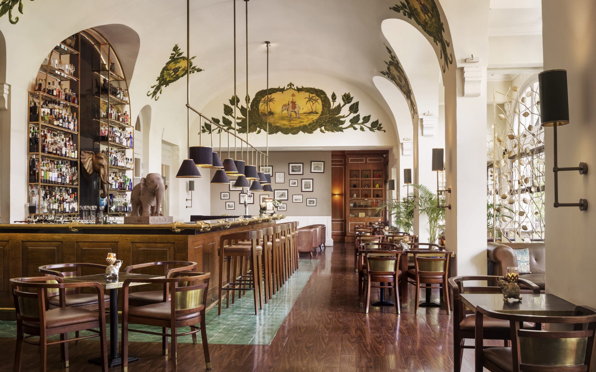 Raffles_Hotel_Le_Royal_Bar_quuujw