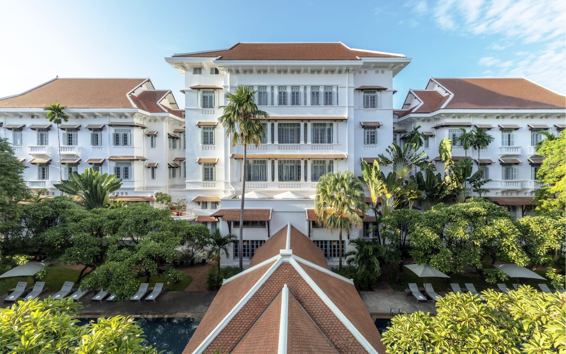 Raffles_Hotel_Le_Royal_Exterior_tiahzp-1