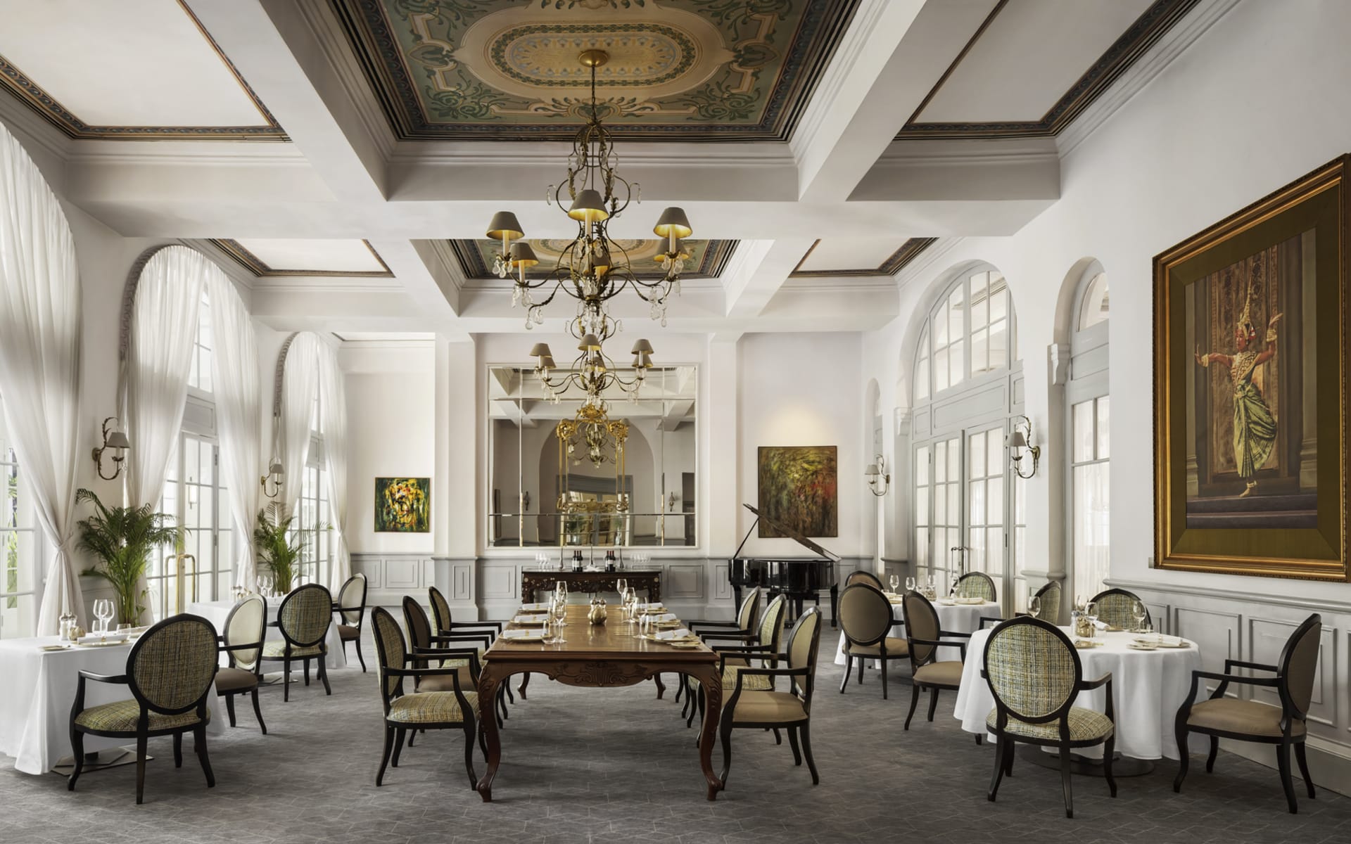 Raffles_Hotel_Le_Royal_Formal_Dining_mhftzk