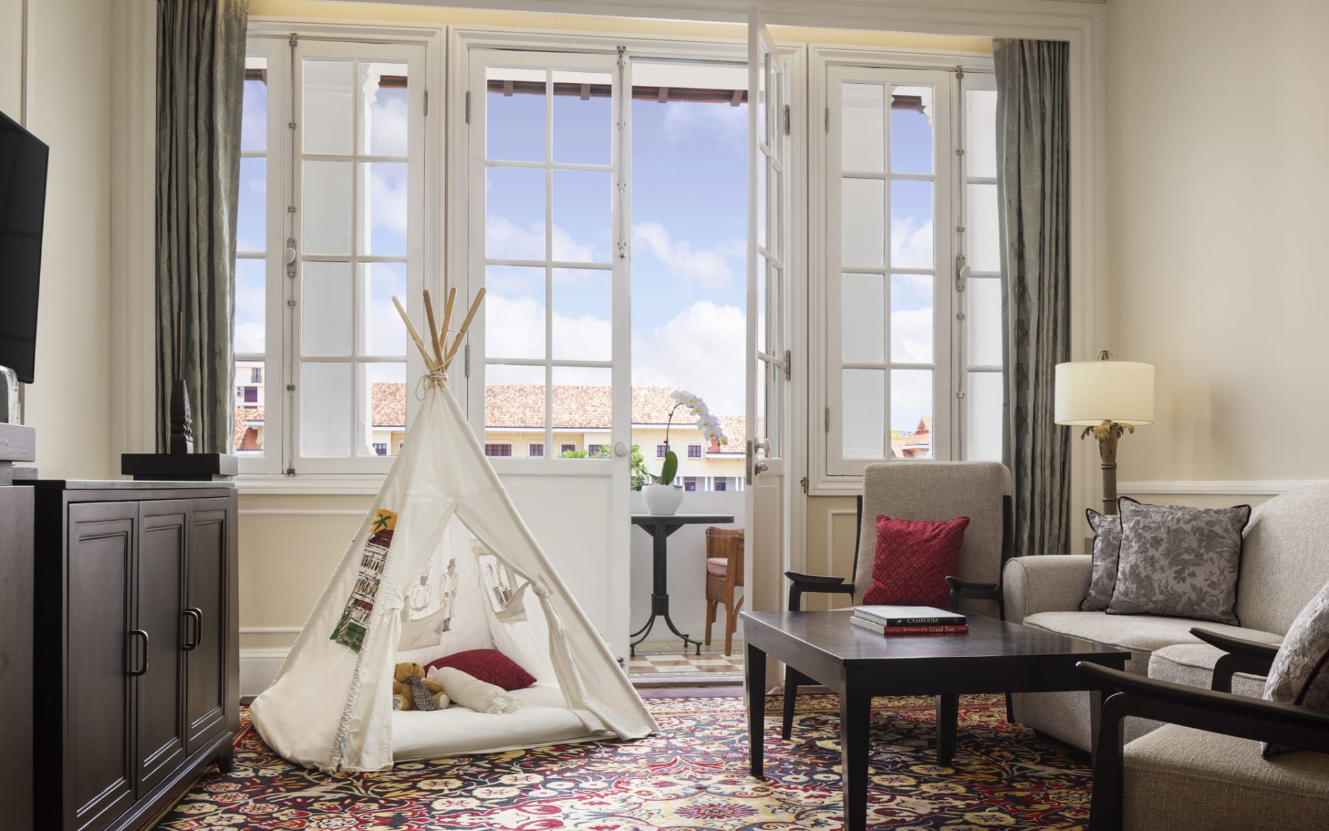 Raffles_Hotel_Le_Royal_Room_Kids_Tipi_Tent_oaaazm