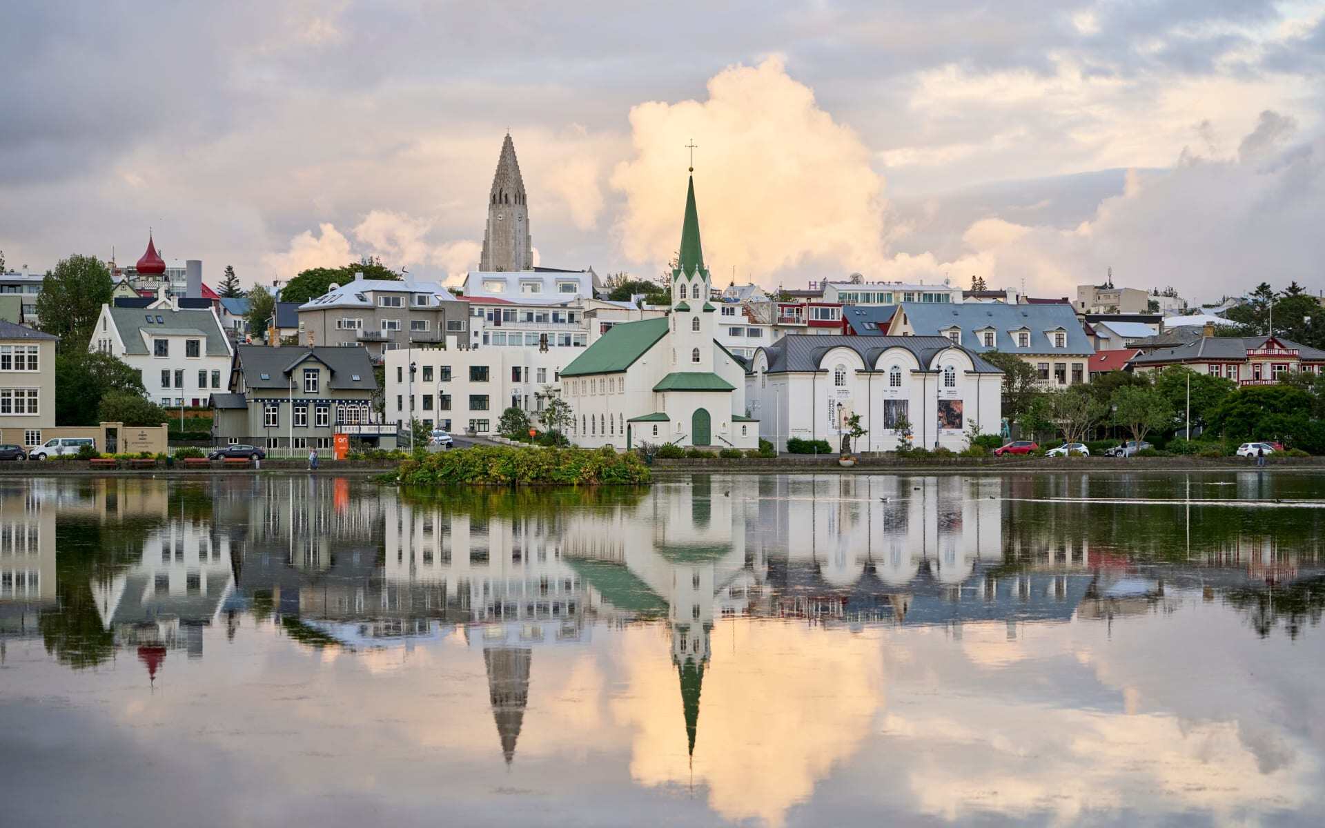 Reykjavik_Iceland_shutterstock_2363425081_1_elsahl
