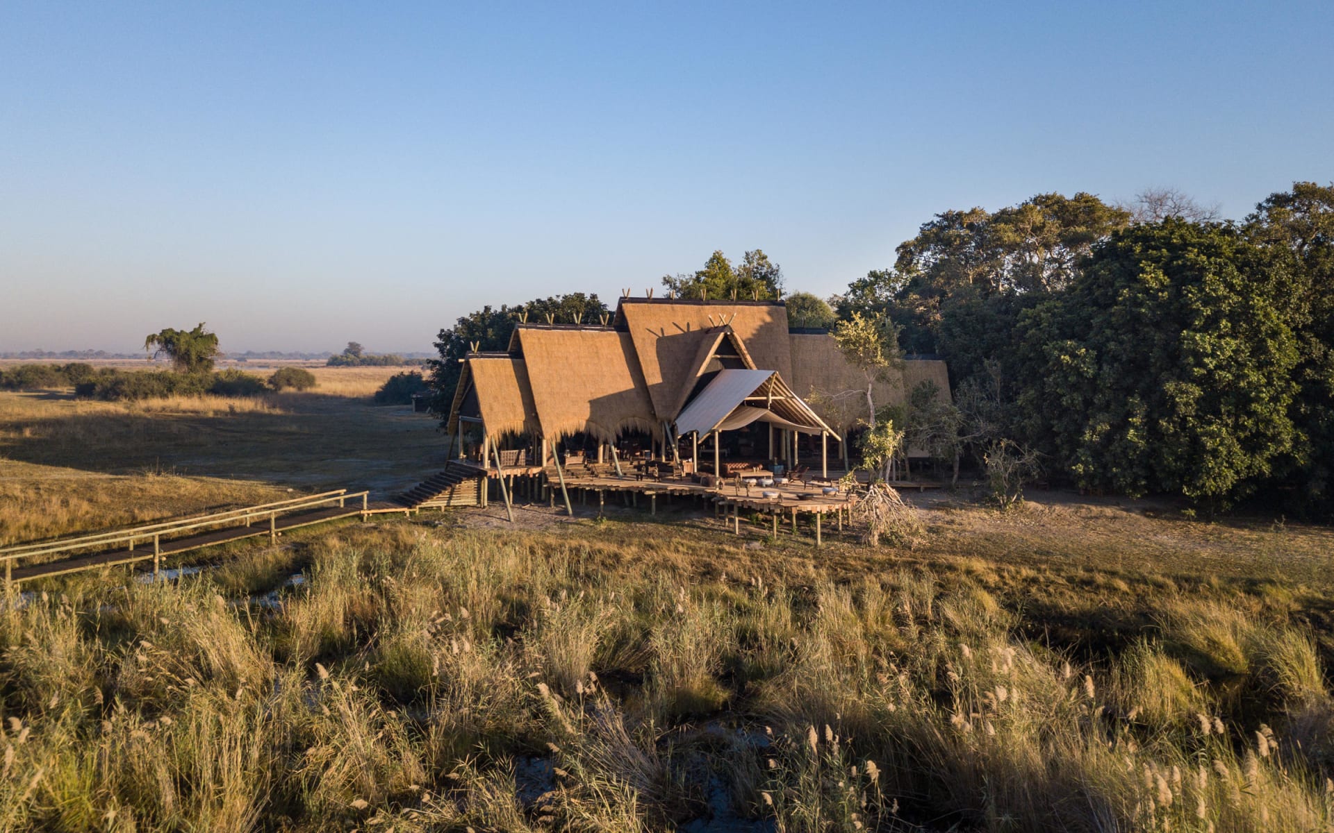 Selinda_Camp_Exterior_rxbj4p