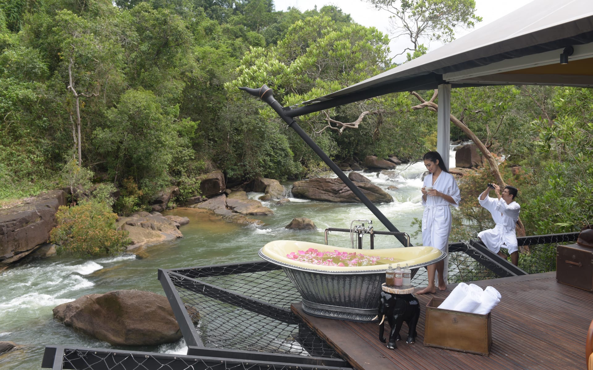 Shinta_Mani_Wild_Outdoor_Bathtub_CCBensley_Collection_r777jh