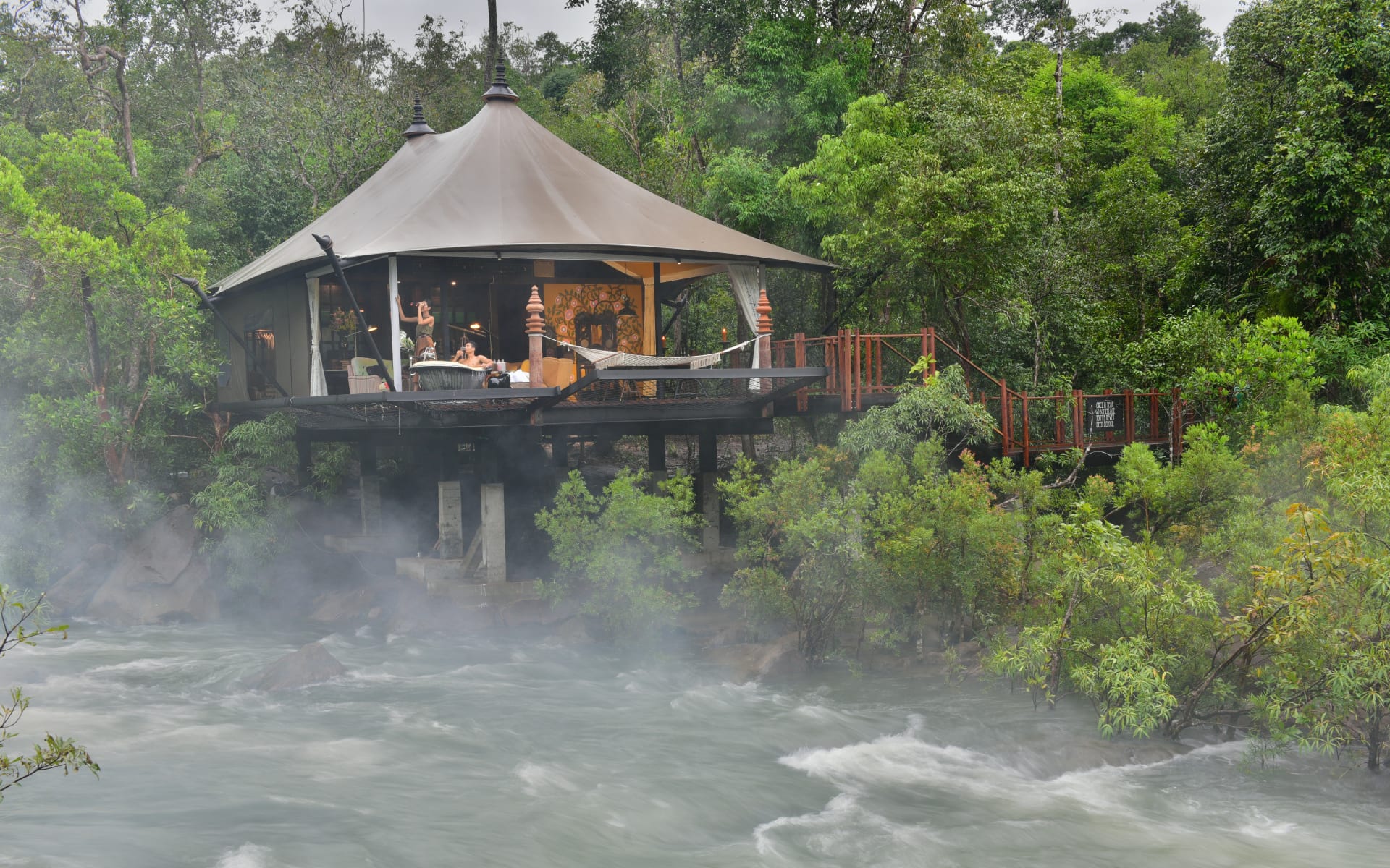 Shinta_Mani_Wild_Waterfall_and_Tent_CCBensley_Collection_whdzep