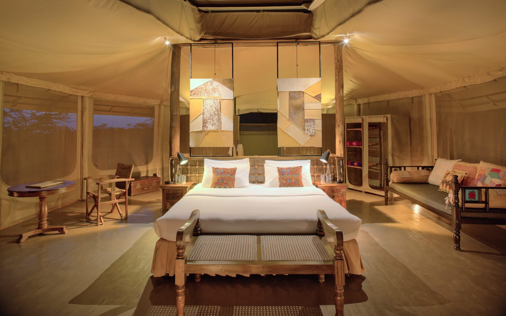 Tent_interior_phxvhl