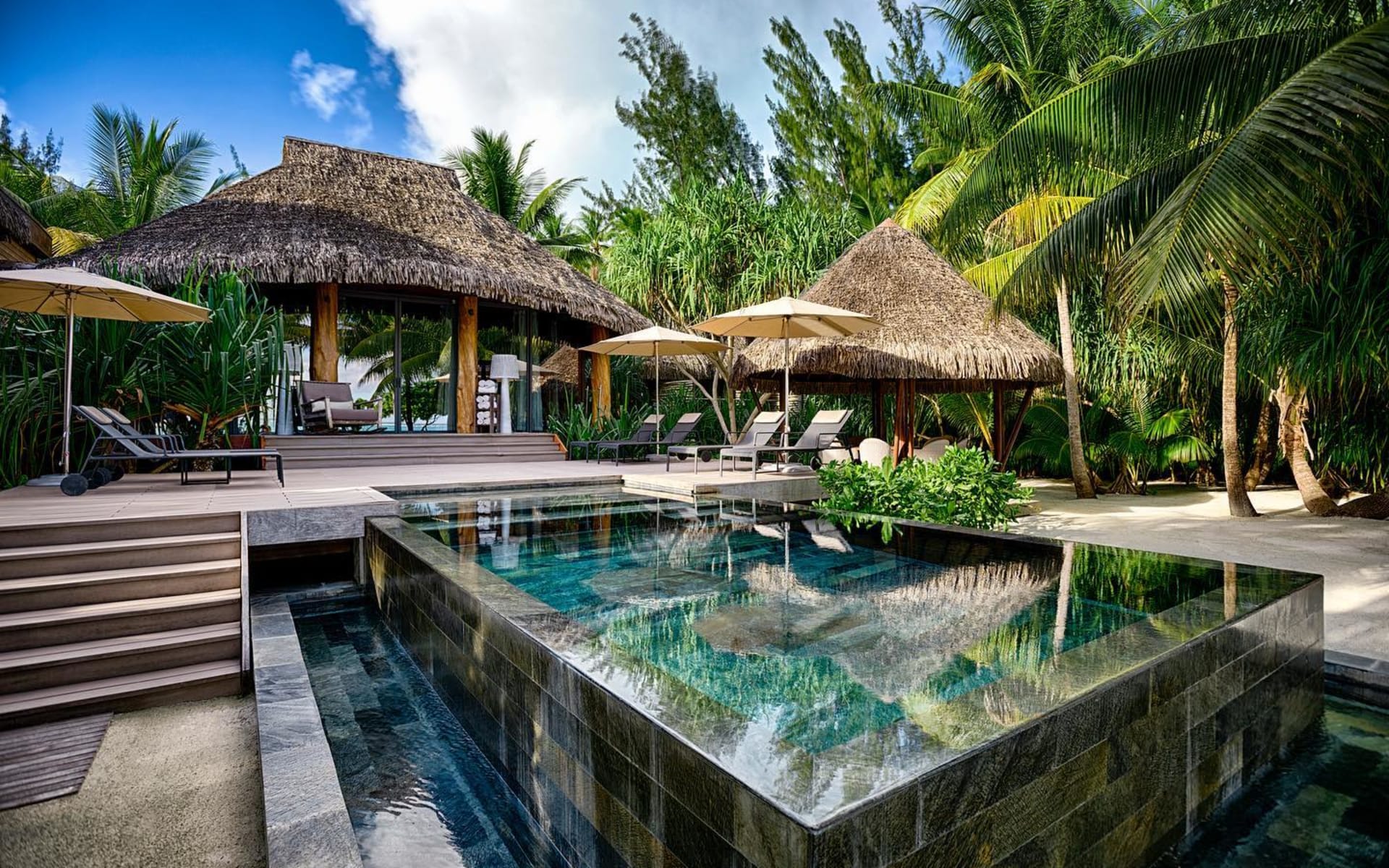 Family villa swimming pool