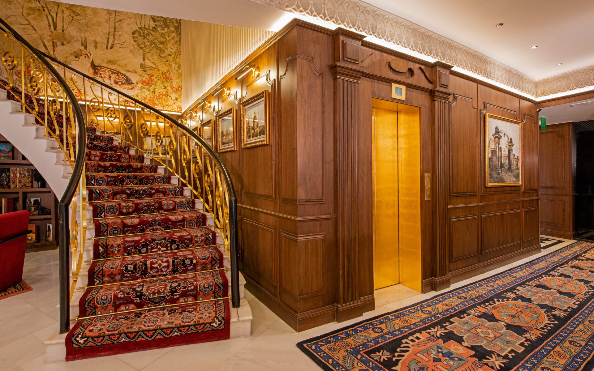 The_Claridges_Main_Floor_ujbfzm
