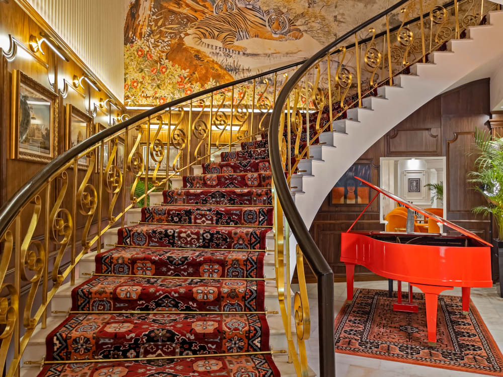 The_Claridges_Stairs_hfdmad