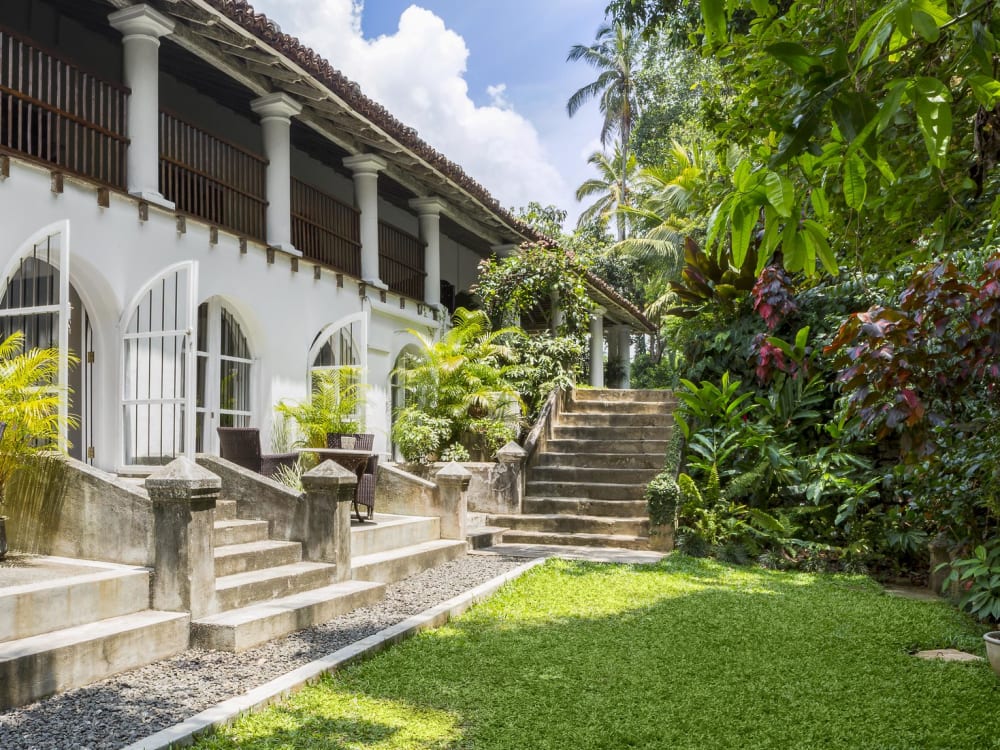 The_Kandy_House_Exterior_q7fgpp