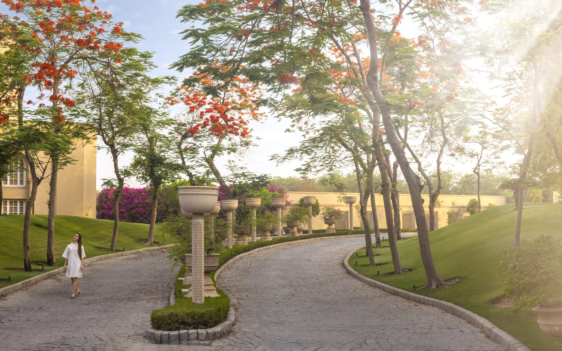 The_Oberoi_Amarvilas_Grounds_jbubuj-2