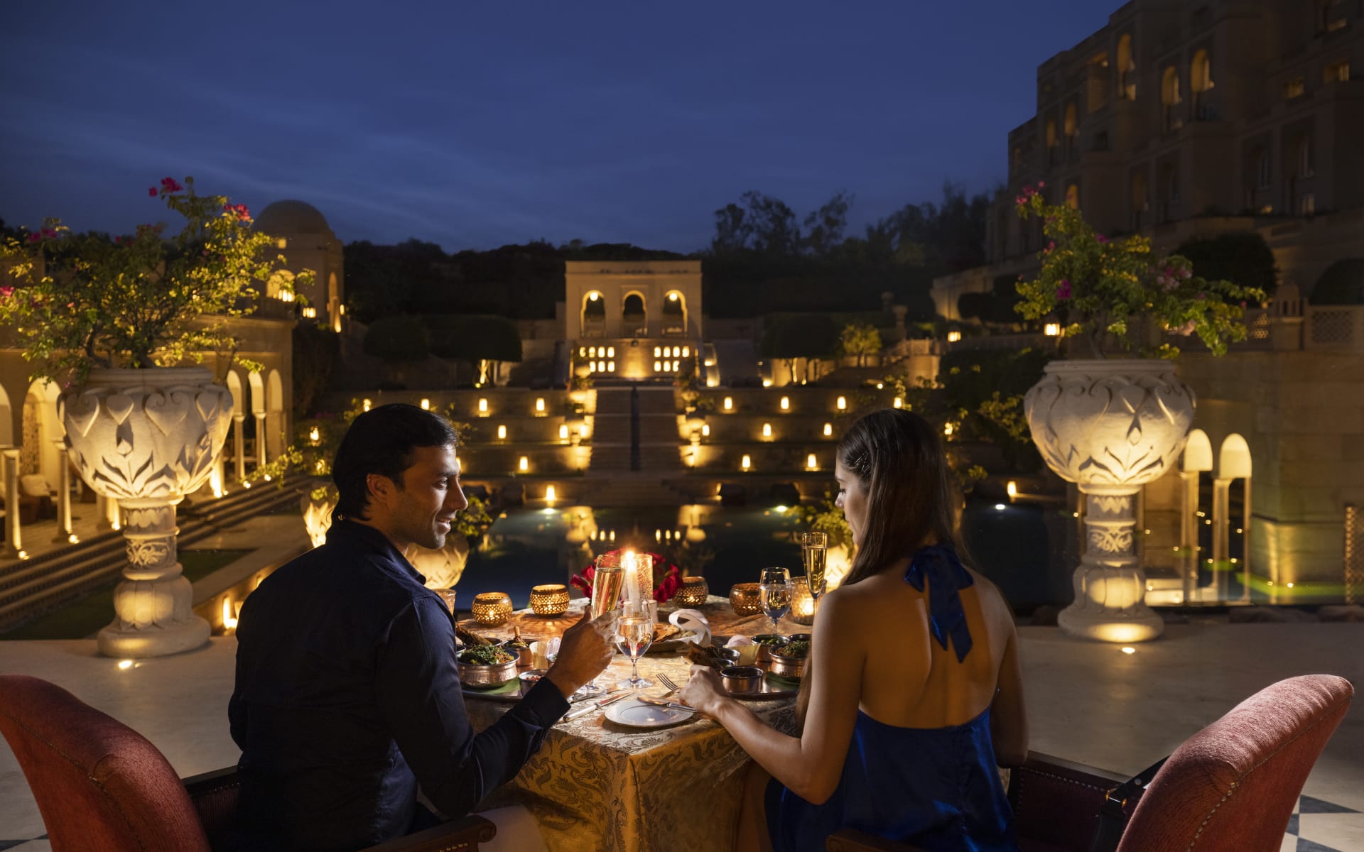 The_Oberoi_Amarvilas_Nightime_Dining_Overlooking_the_Garden_rjuprf