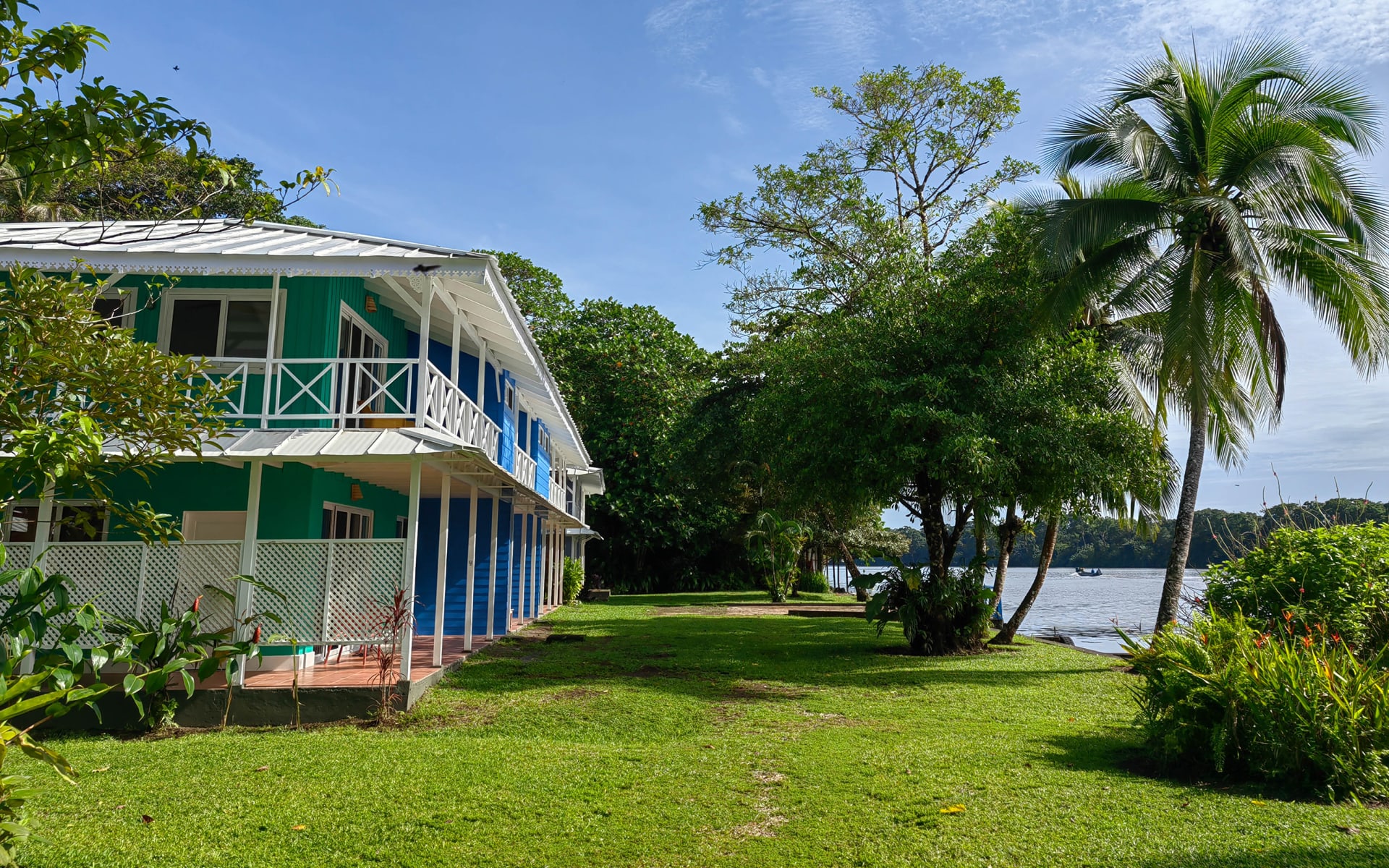 Tortuga_resort_costa_rica_lodge_exterior