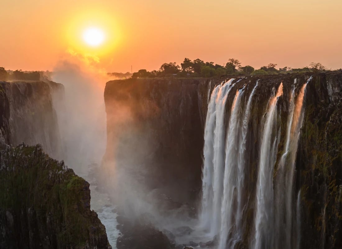 Victoria_Falls_Free_Stock_Image_Unsplash_2021_CCSammy_Wong-QHH3WH1ZBsk_hhmaym_u0tatz
