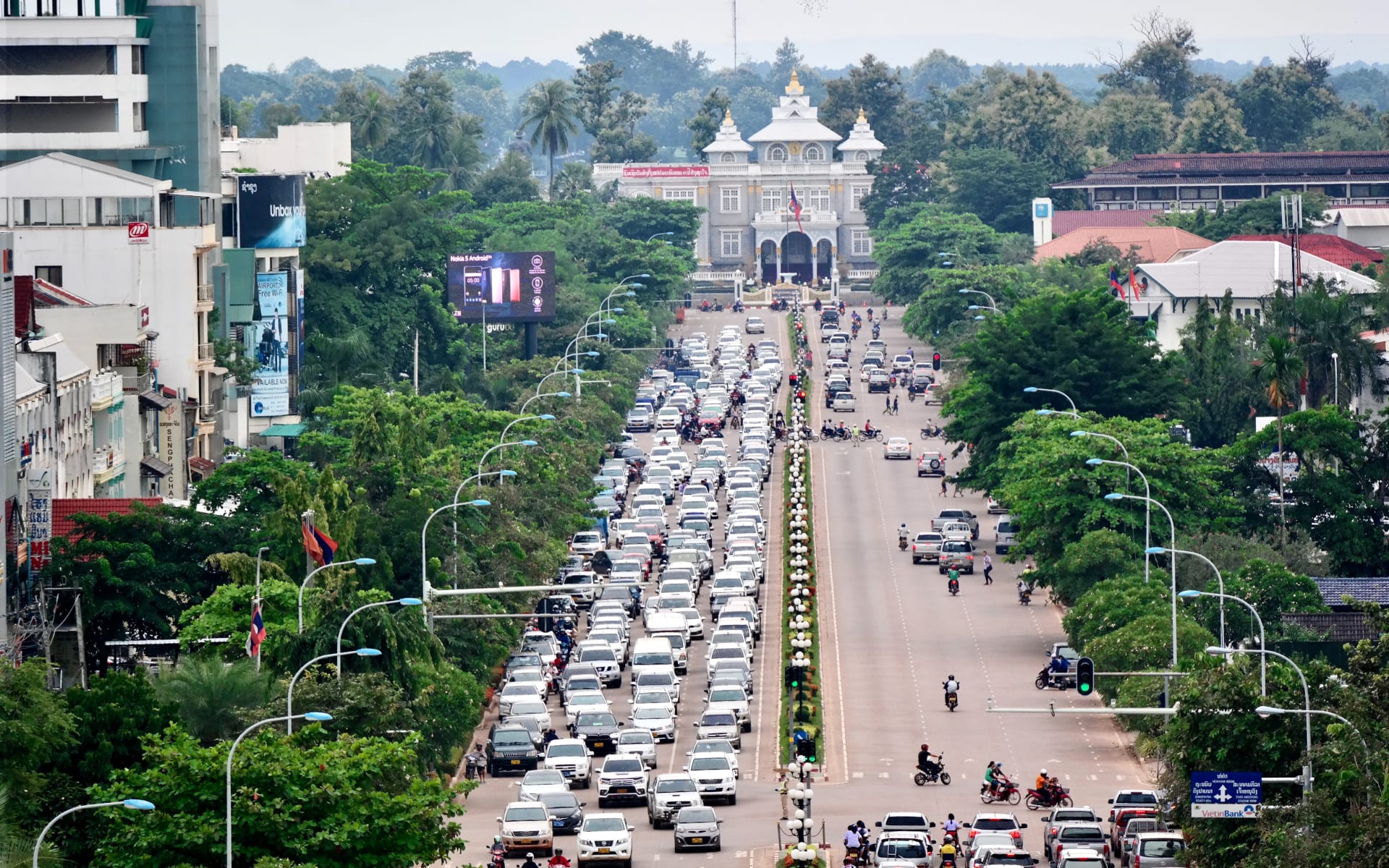 Vientiane_Free_Stock_Image_Unsplash_2020_CCAlessio_Roversi_DmG3yNfEd5Q_jn2b2r