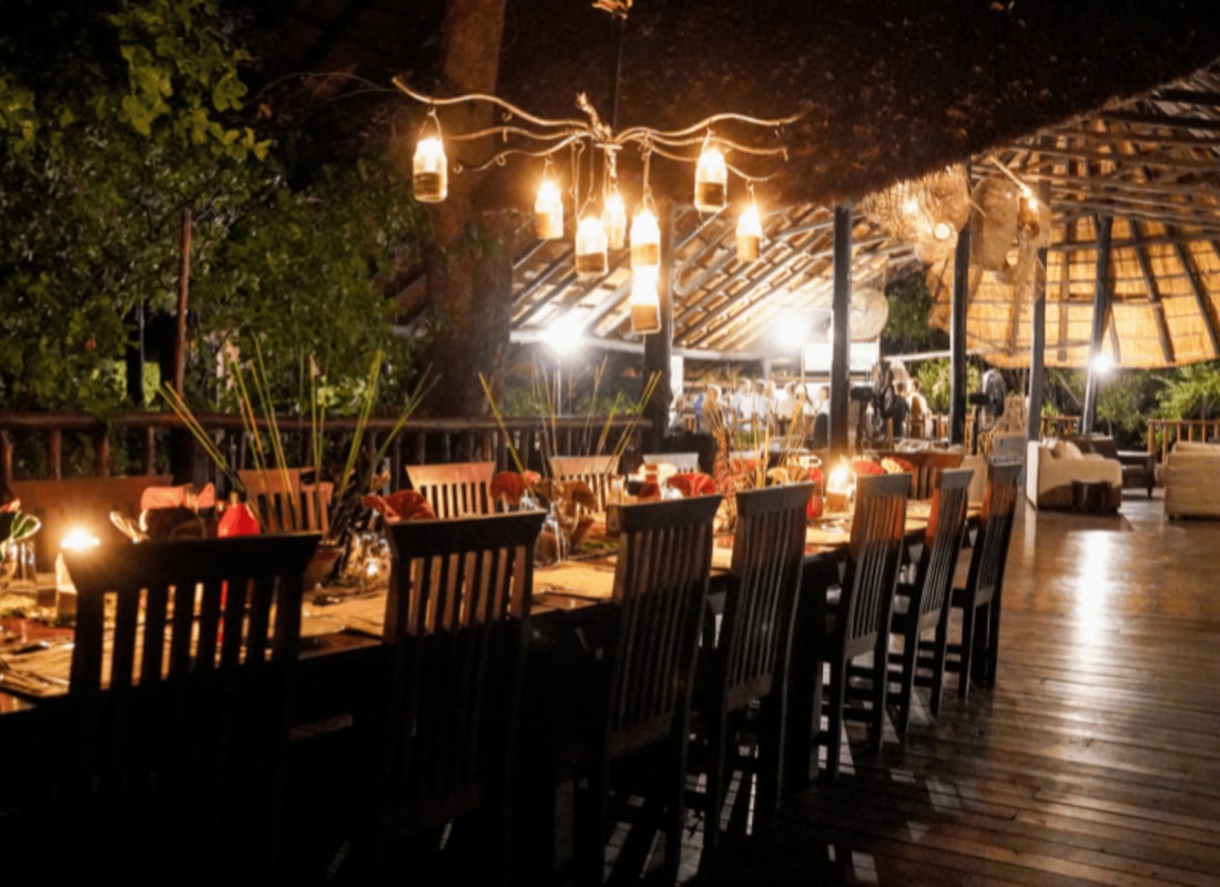 Vundu_Camp_Dinner_Deck_wdg3fb_thqecp
