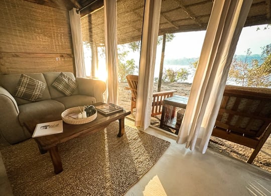 Vundu_Camp_Room_Lounge_View_gj5agg_wy8vsi