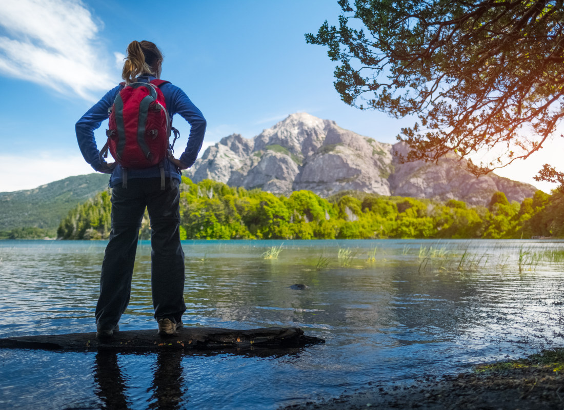 Woman_Hikinh_Bariloche_Argentina_CCDudarev_Mikhail_Shutterstock_796139326_t1iqc7