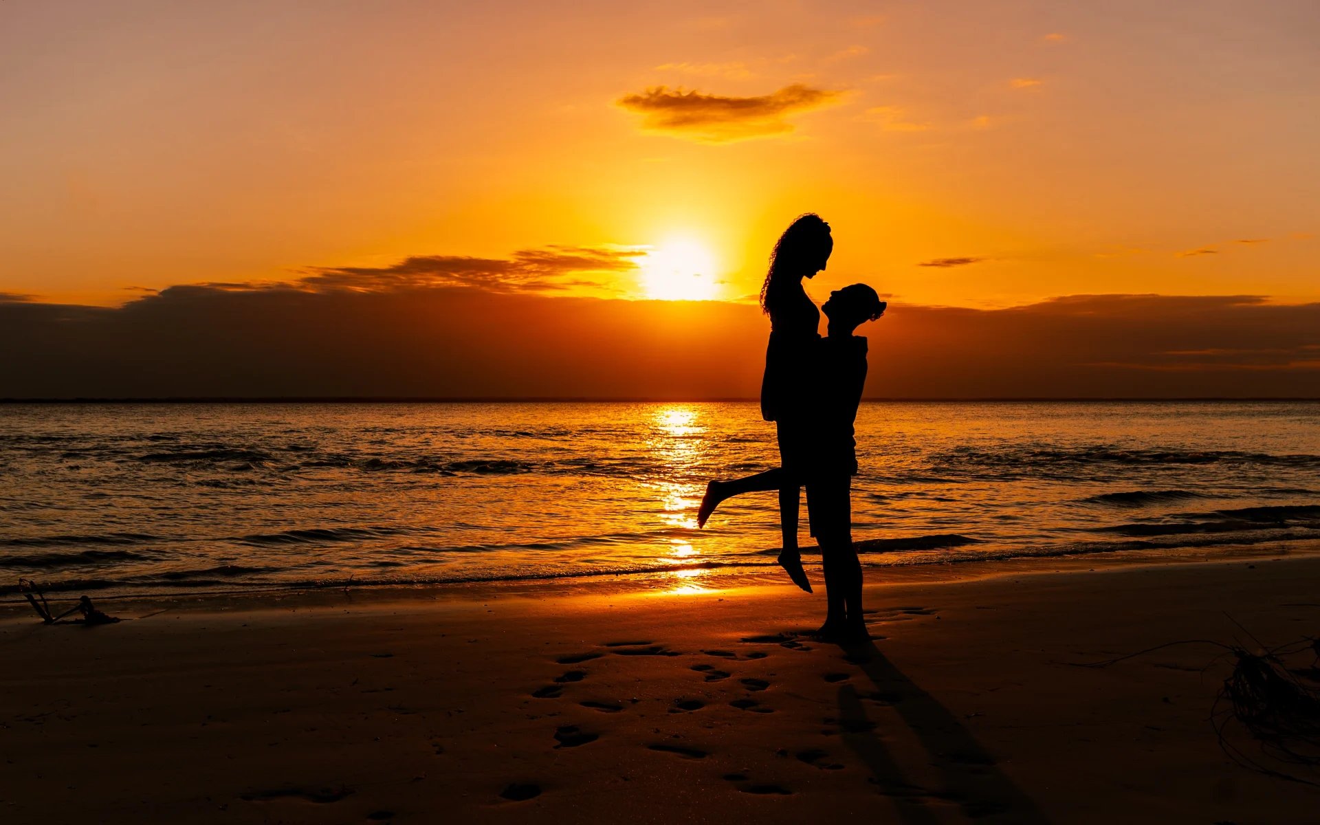 Zanzibar_honeymoon_beach_shutterstock_2157760539_dbiu3k