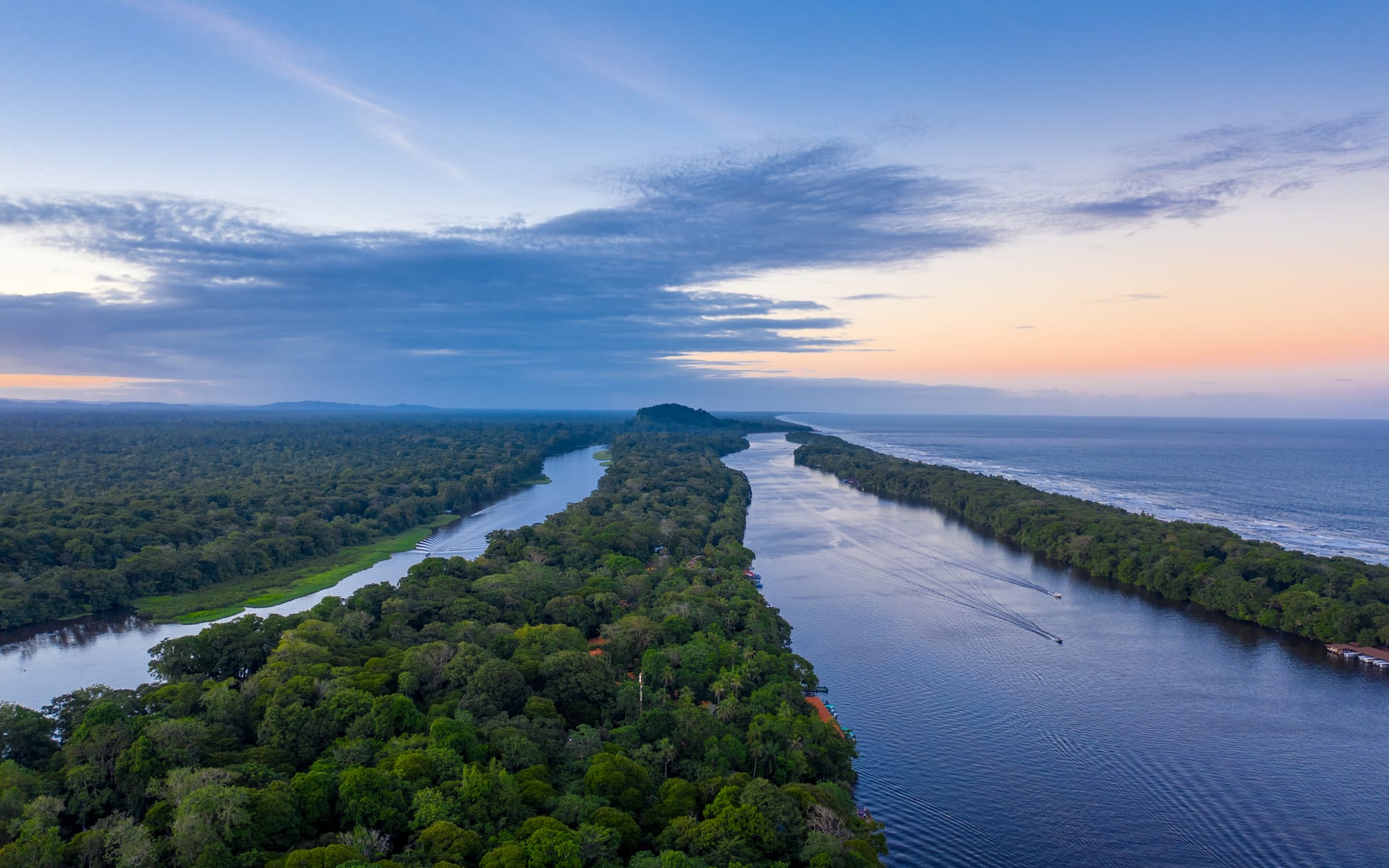 aerial_view_tortuguero_costa_rica_baw9tx