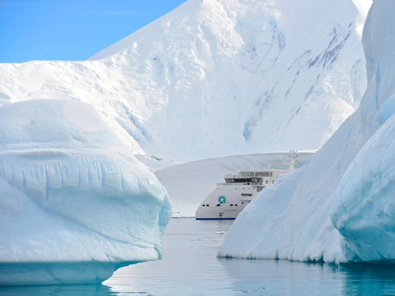 antarctica_greg_mortimer_CCsergei-andronov_ship_view