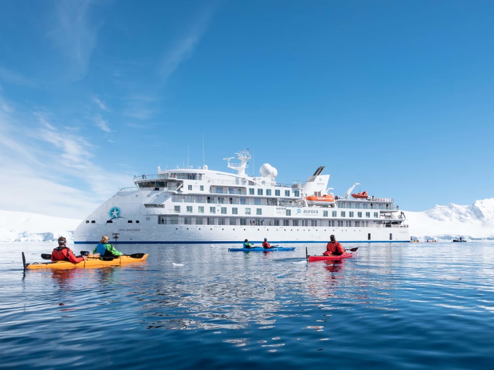antarctica_greg_mortimer_kayaking_jb1wkv-3