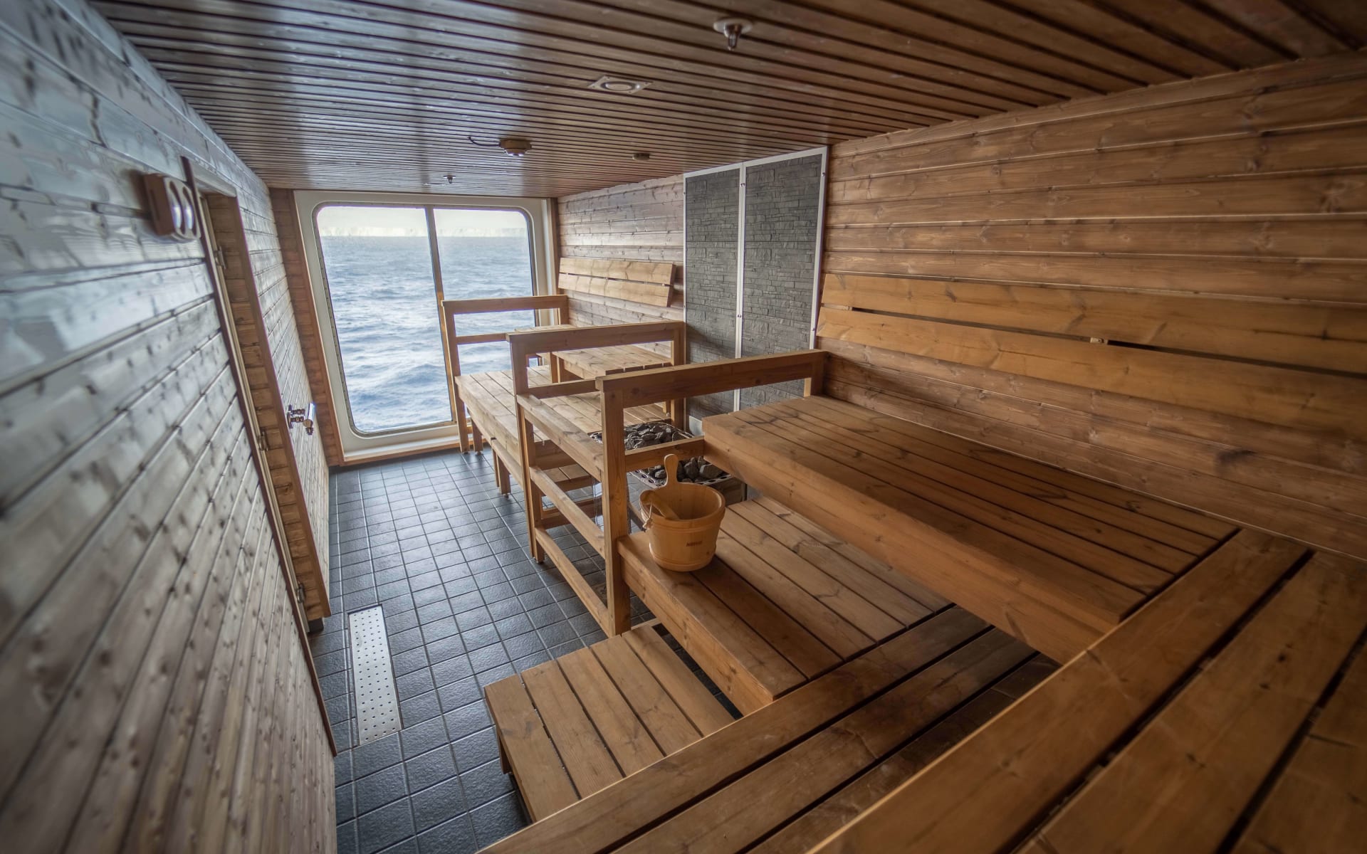 antarctica_greg_mortimer_sauna_ch2ekq