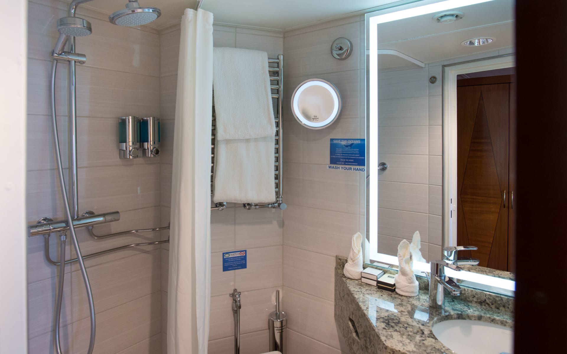 antarctica_ocean_adventurer_Cabin_212_Rogelio_Espinosa-8845_smvwym