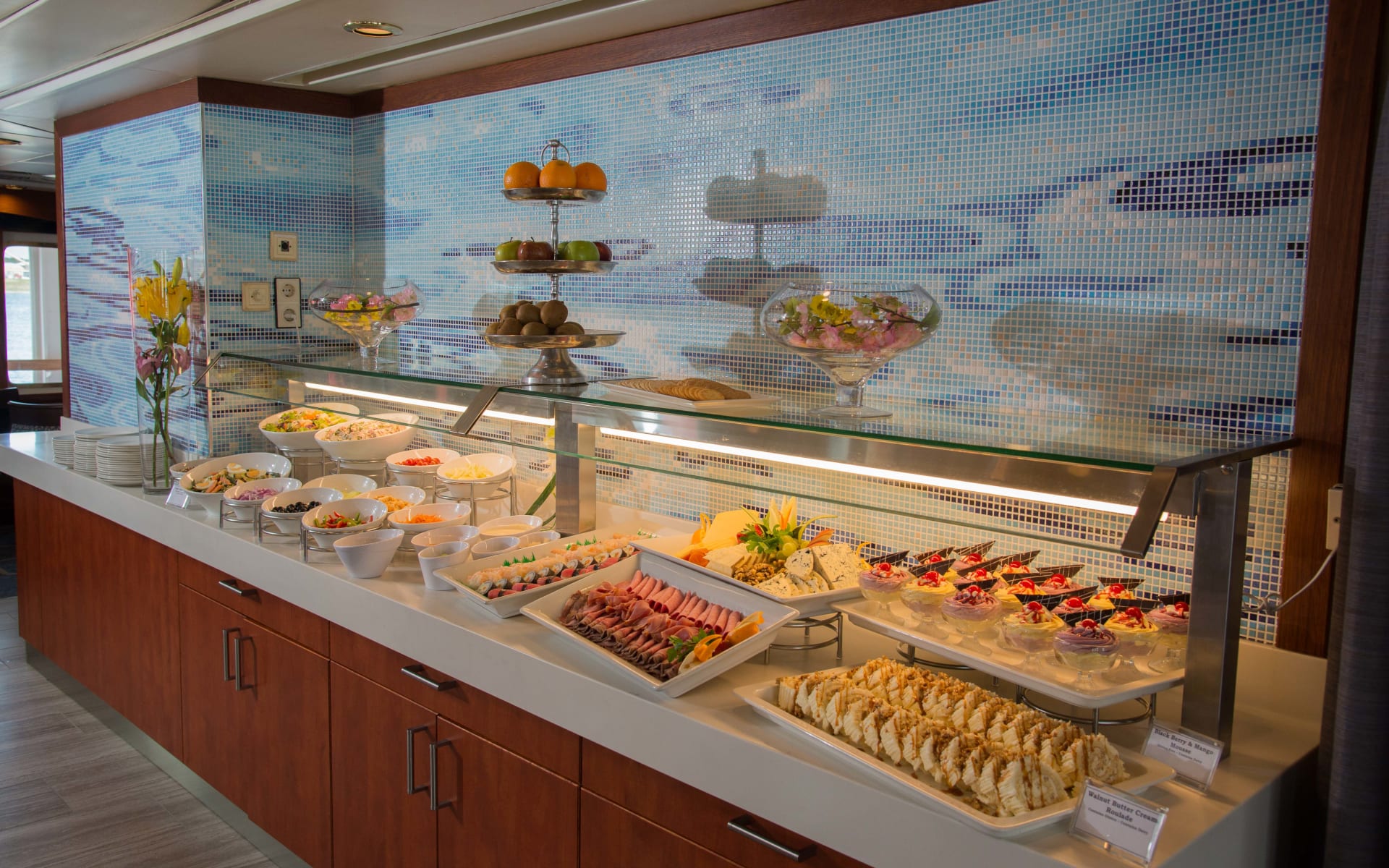 antarctica_ocean_adventurer_Dining_Room_CCRogelio_Espinosa-8852_vpqtus