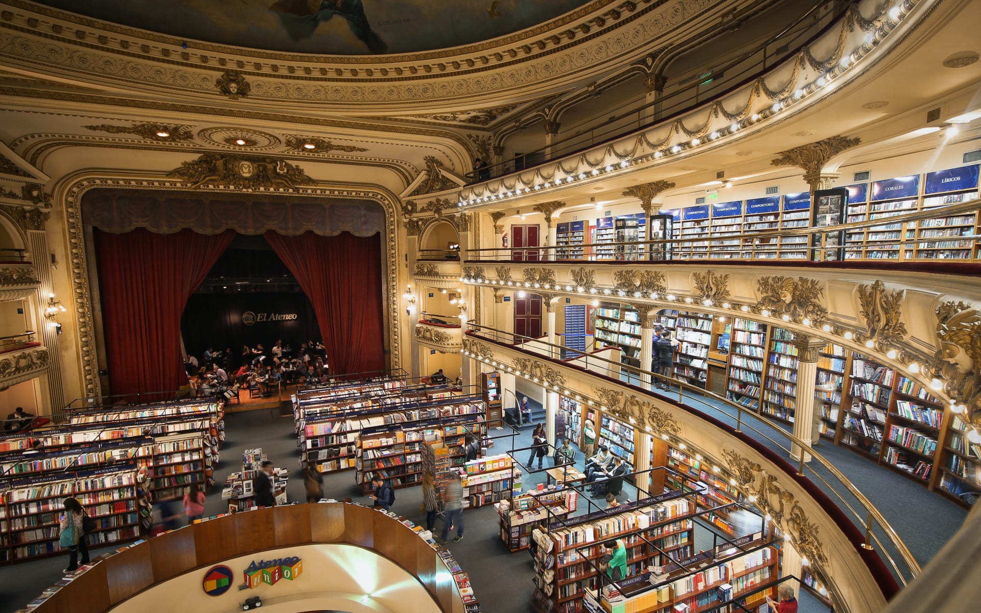 buenos_aires_library_unsplash_hhnie2