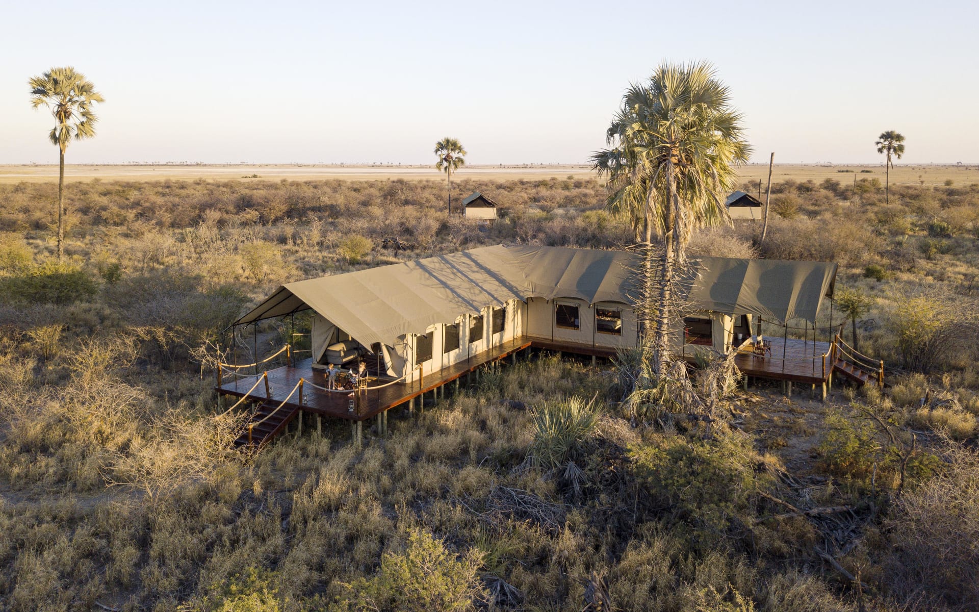 camp_kalahari_botswana_family_tent_go7kto