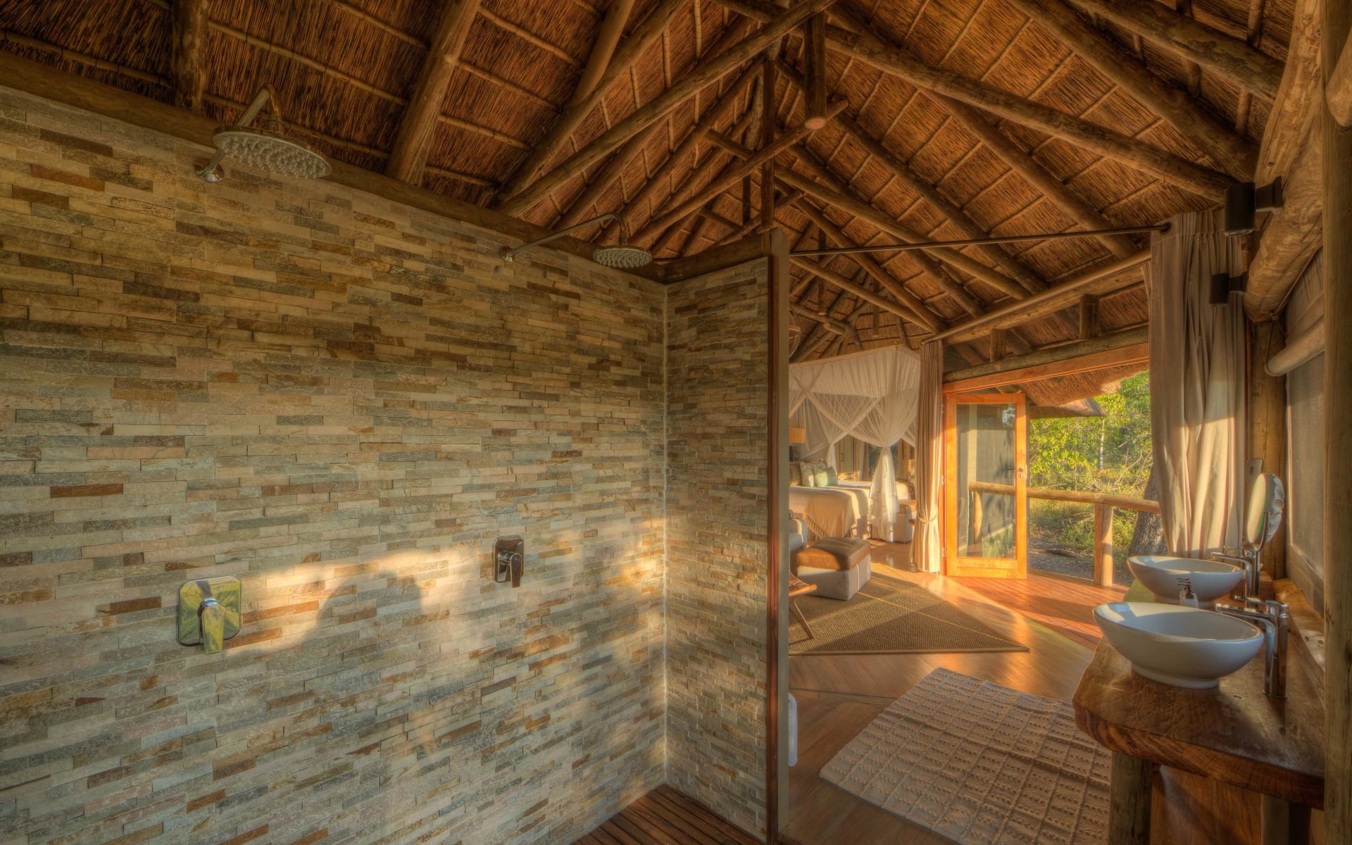 camp_moremi_bathroom_z32nu2