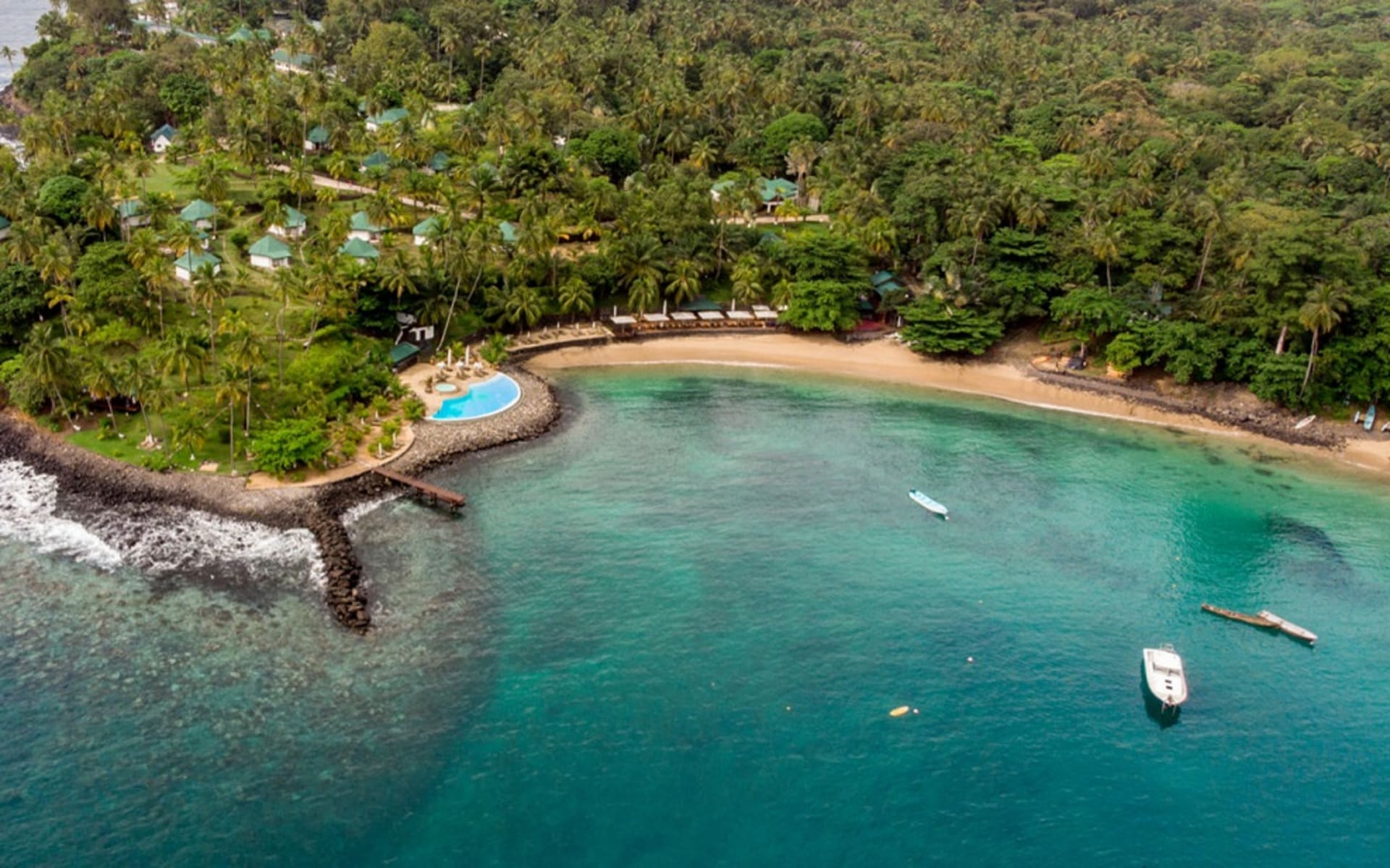 club_santana_resort_qnlfgm