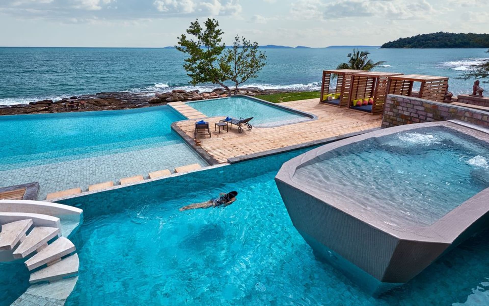 dara_independence_cambodia_Infinity_Pool_hhmgwk