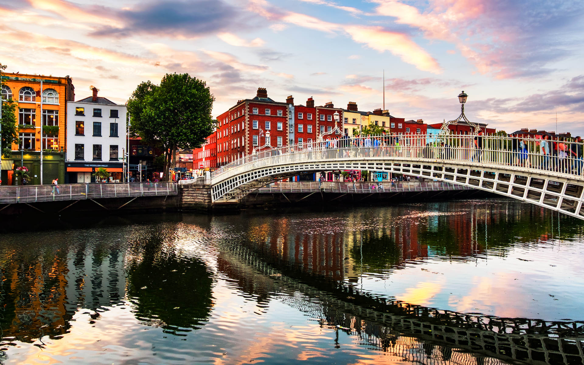 Explore the vibrant city of Dublin