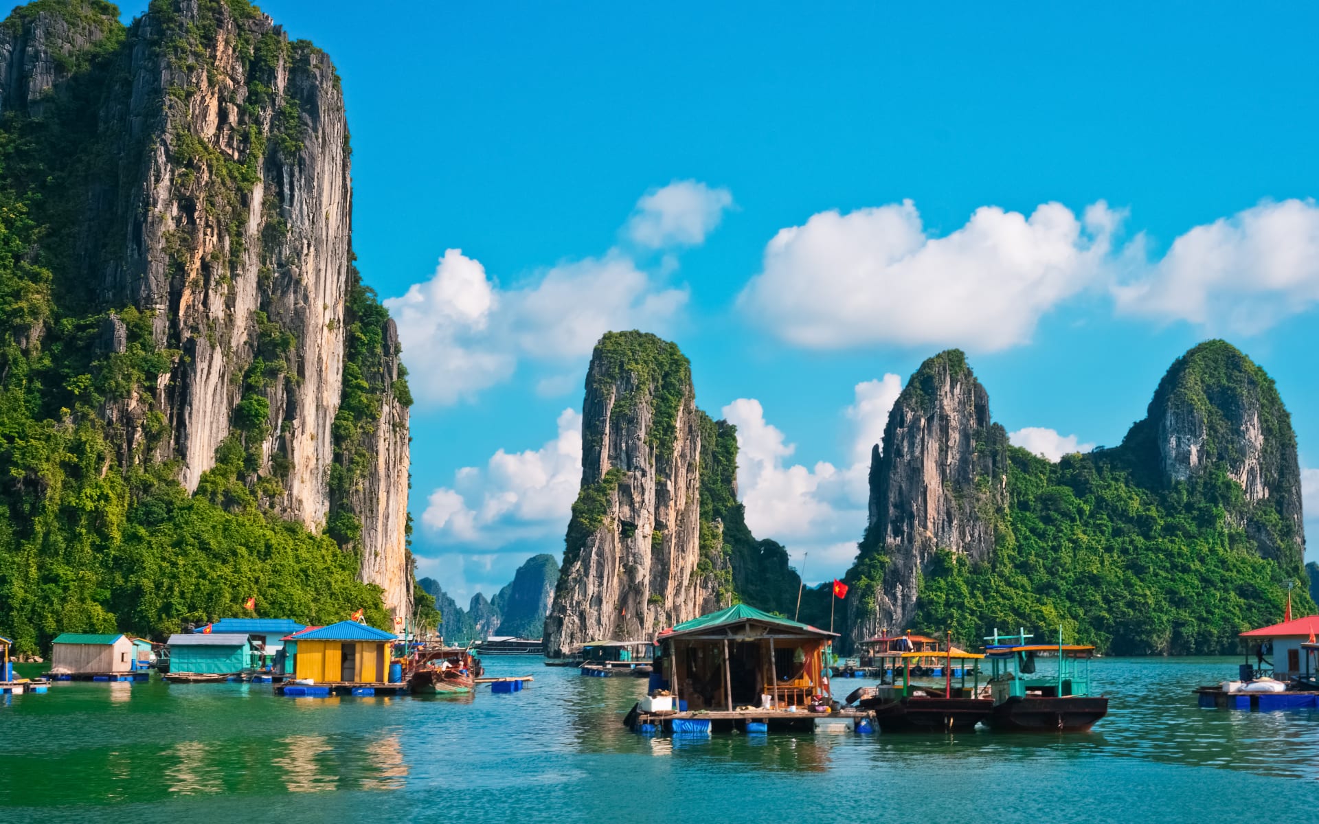 floating_fishing_village_halong_bay_gau6gt
