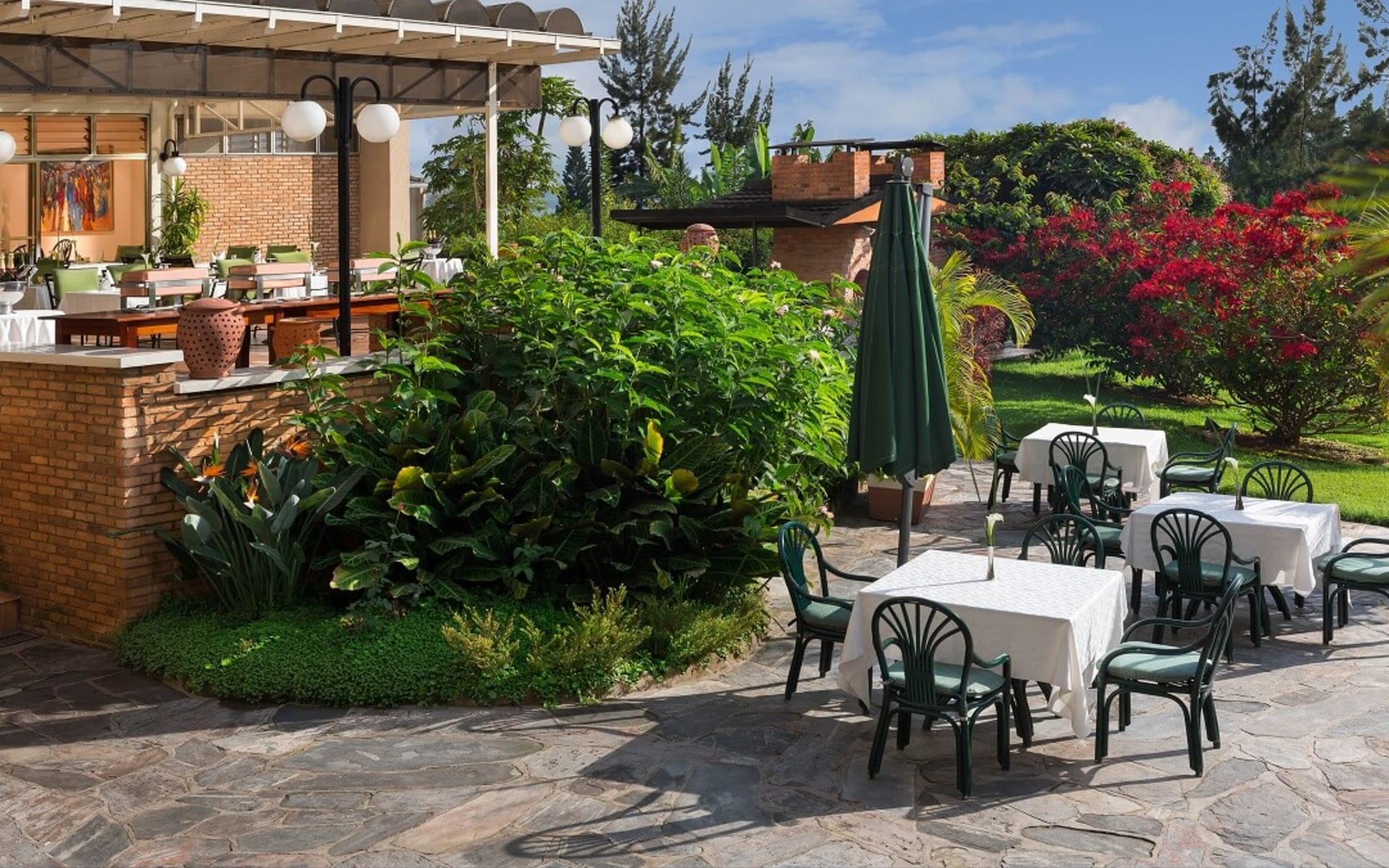hotel_mille_des_collines_terrace_xoc3qs