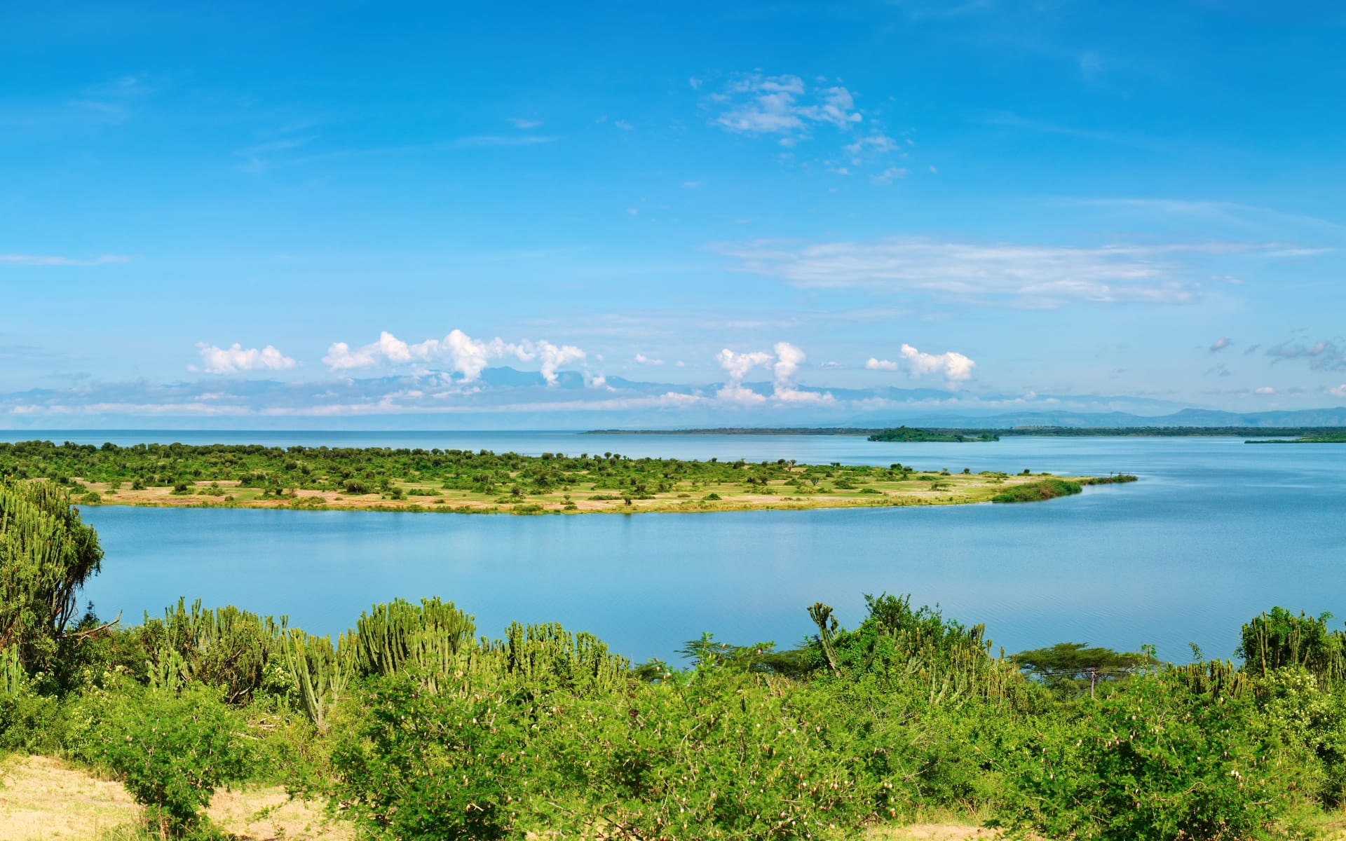 kazinga_channel_queen_elizabeth_national_park_dr7hgq
