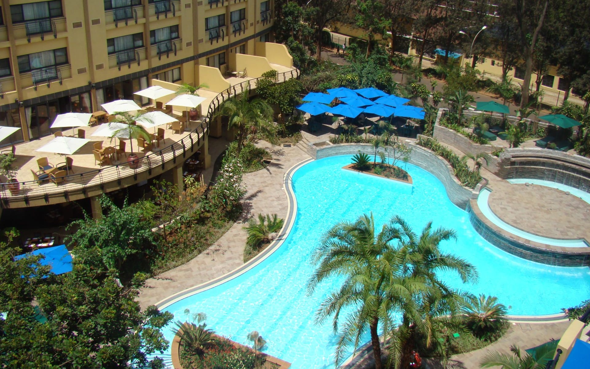 kigali_serena_rwanda_pool_aerial