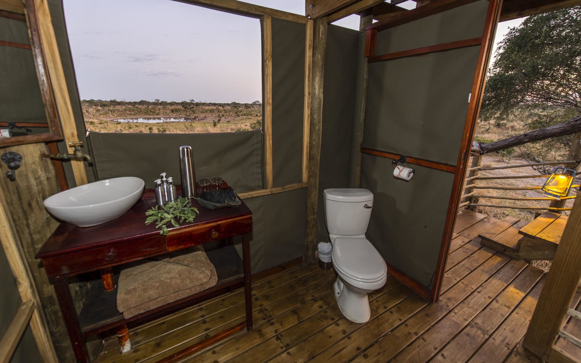 kwai_skybeds_bathroom_dgbrwr