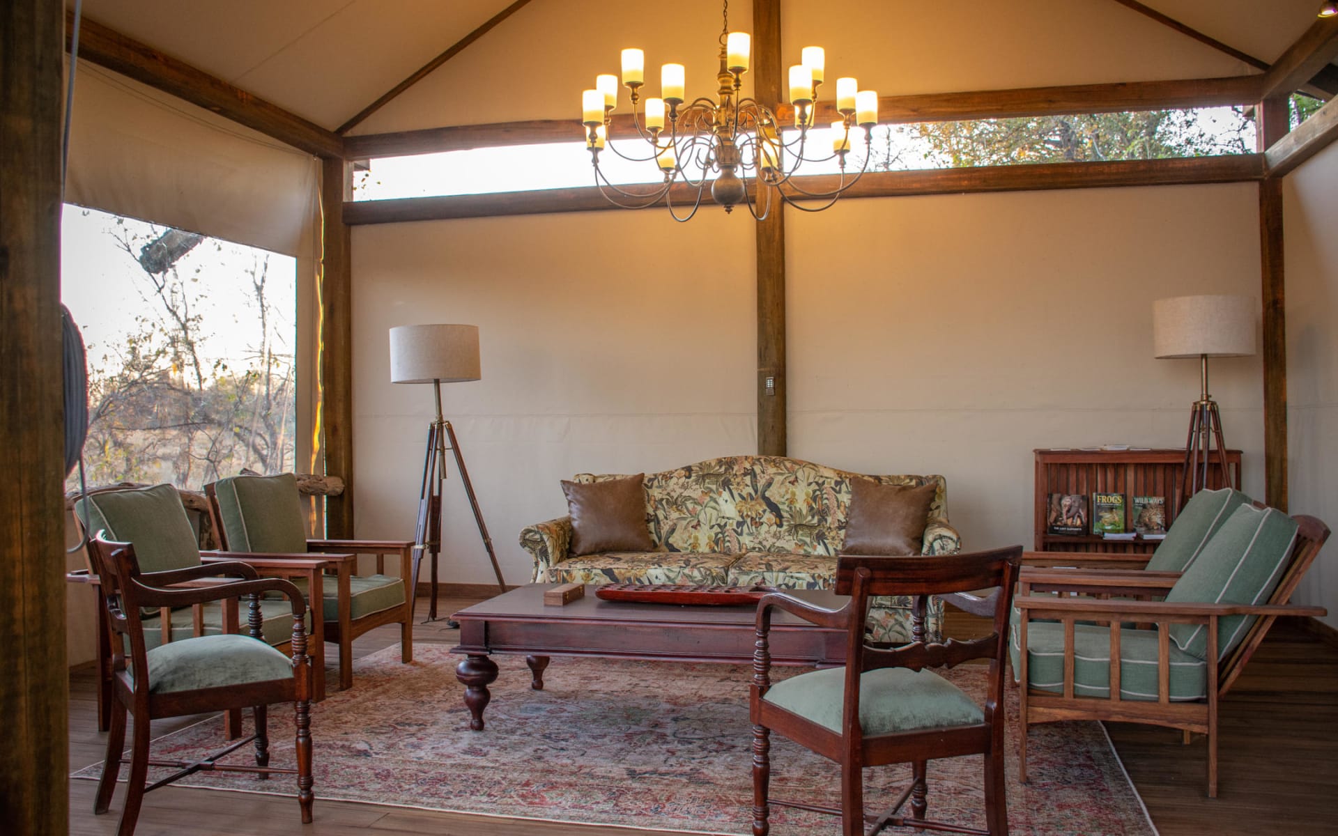 kwara_camp_botswana_lounge_2_mcuvvn