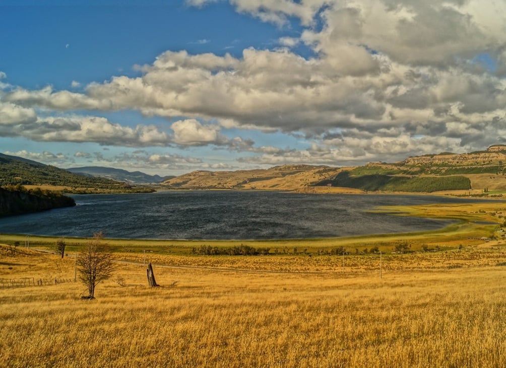 landscape_coyhaique_patagonia_self_drive_tour_unsplash_ftswzk