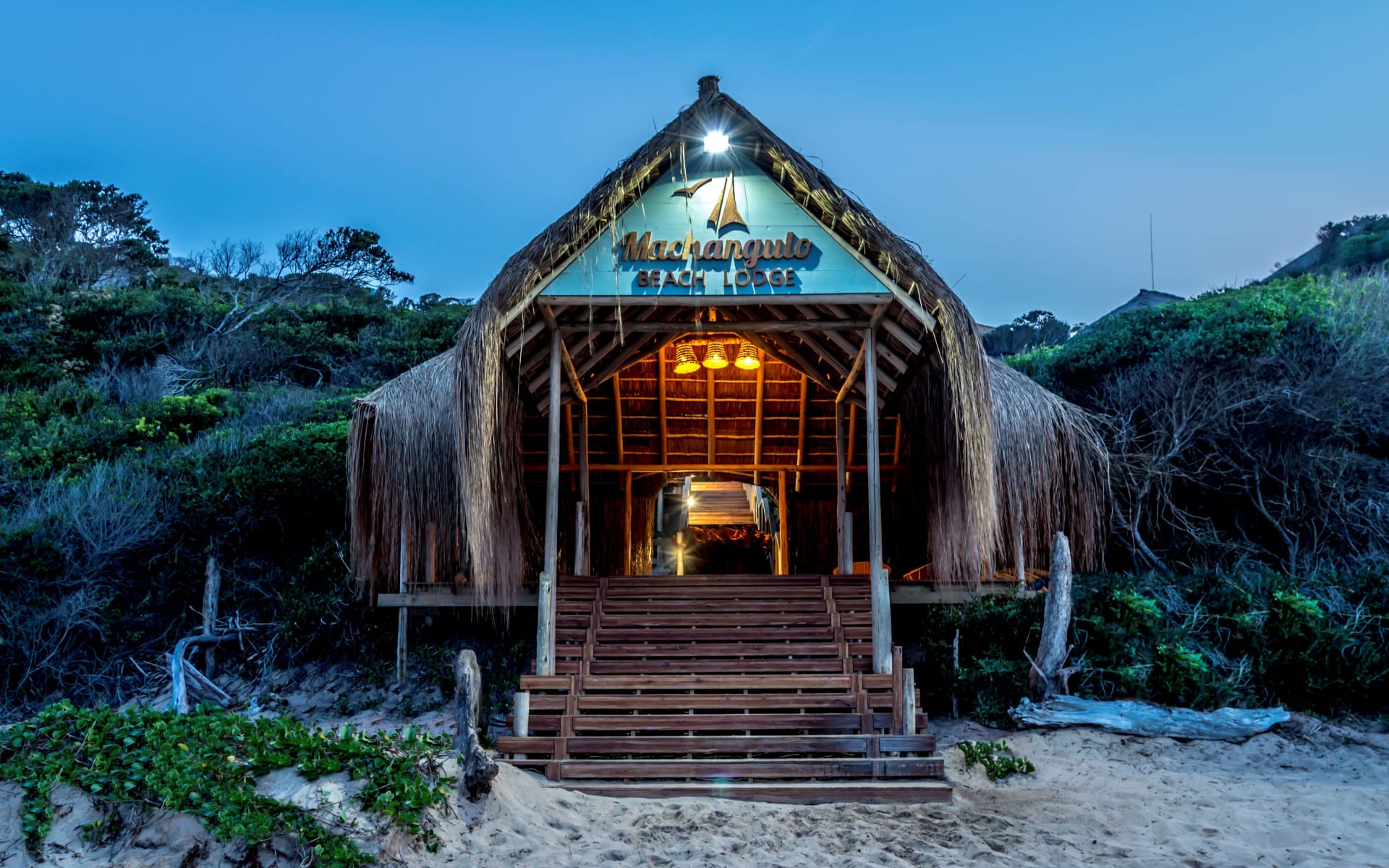 machangulo_beach_lodge_mozambique_entrance_oyeb69