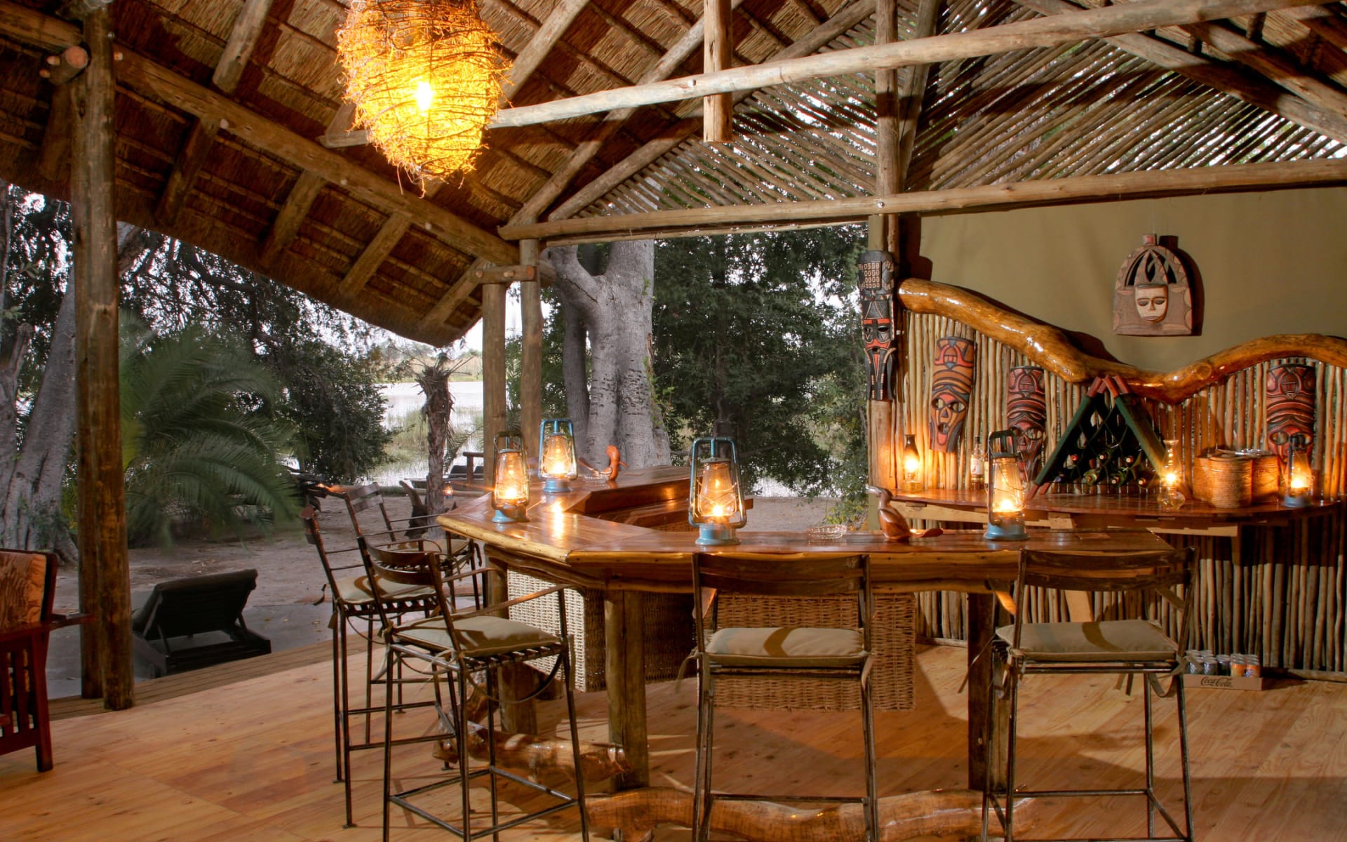 pom_pom_camp_botswana_bar