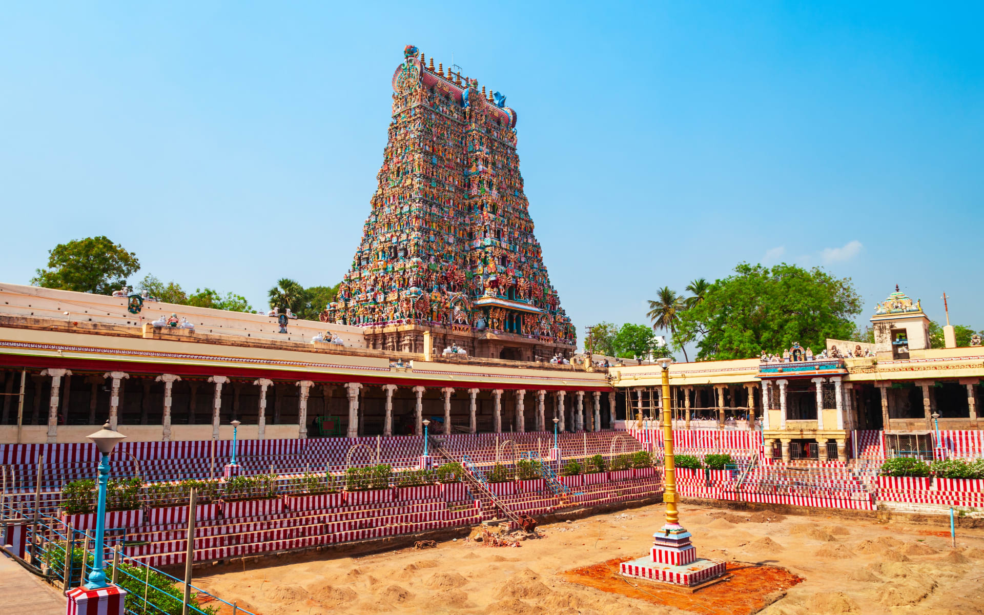 The Meenakshi Temple in Madurai has a bright, colourful exterior.