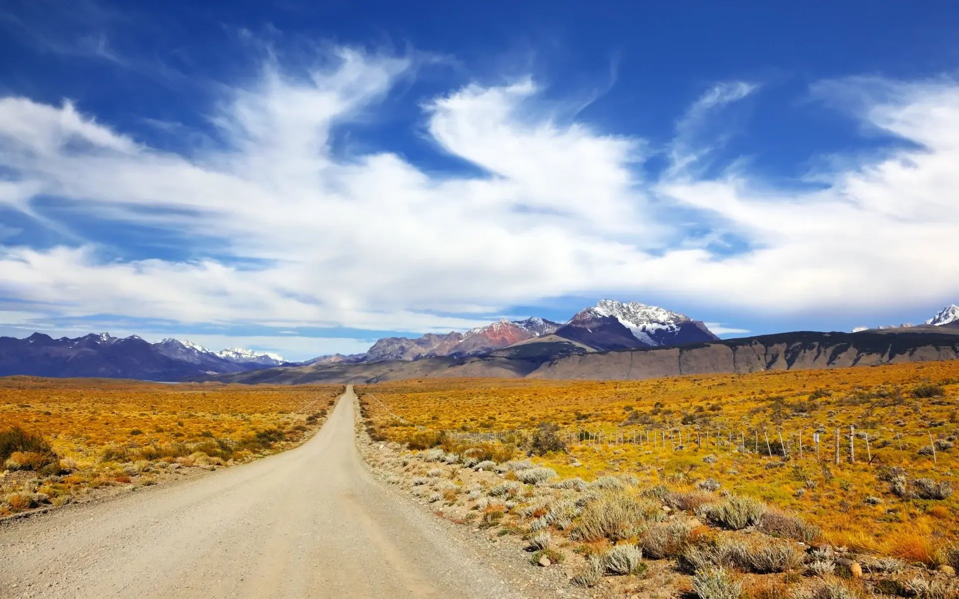The landscapes of Las Pampas are steppe-like with mountains in the distance.