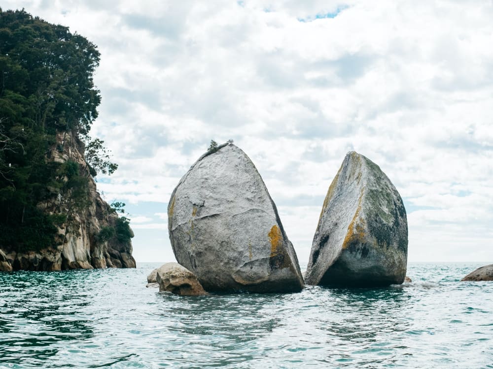 split_apple_rock_unsplash_lqgfmm