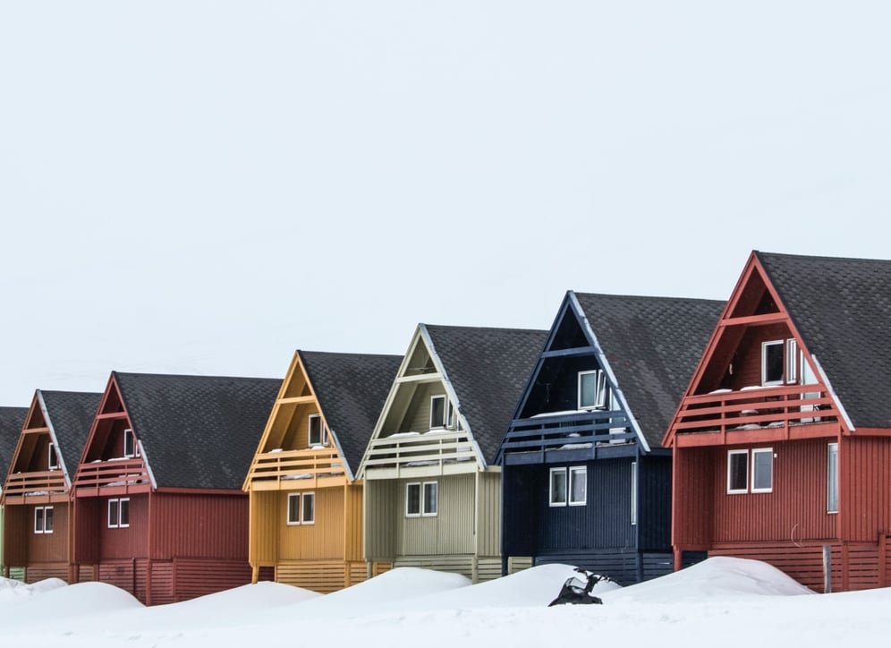 svalbard_houses_eirik_hodne_unsplash_x42zko