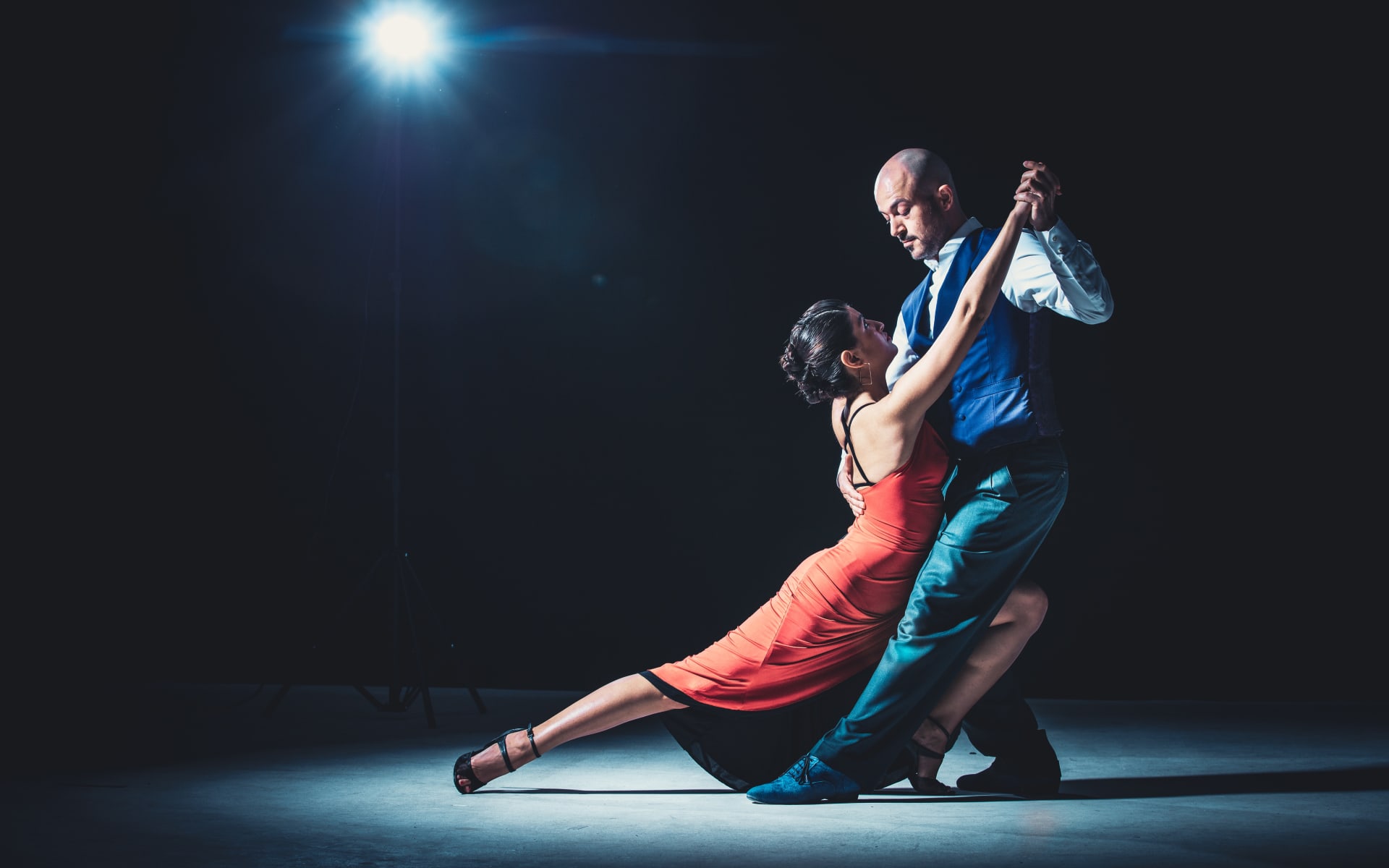tango_dubai_uiyiuz